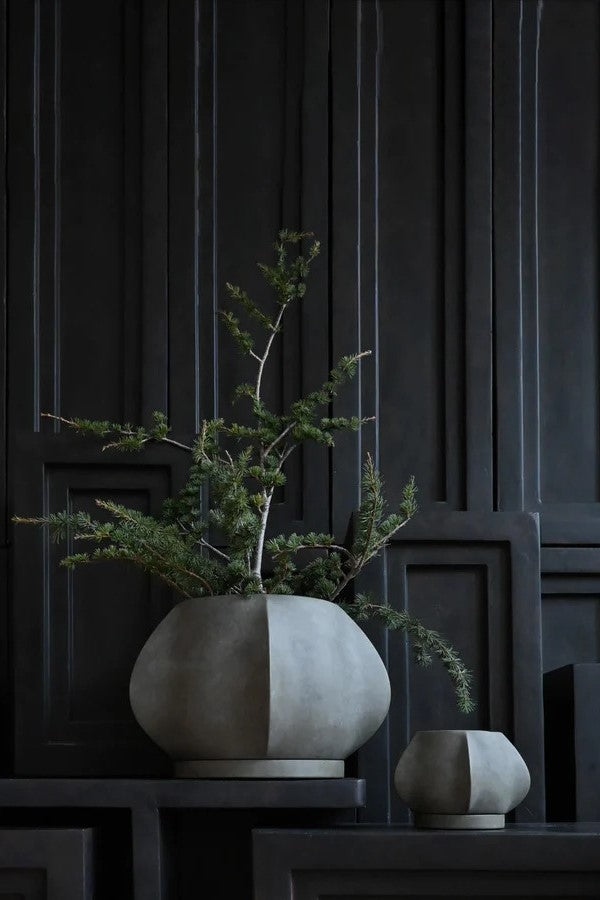 Arket plantpot petite dark grey | 101 Copenhagen | Home of Solinfo