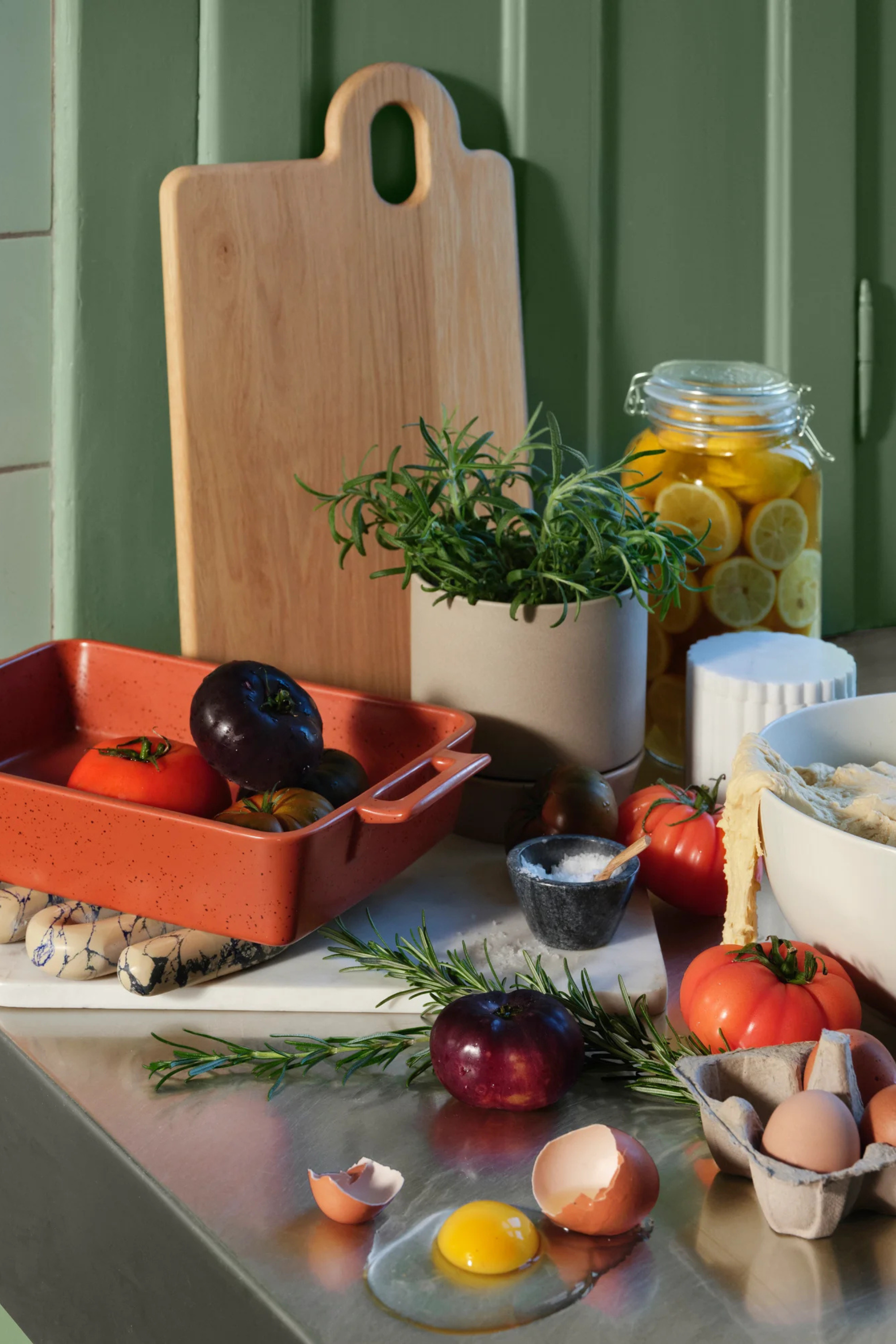 Marina tál kanállal, fekete