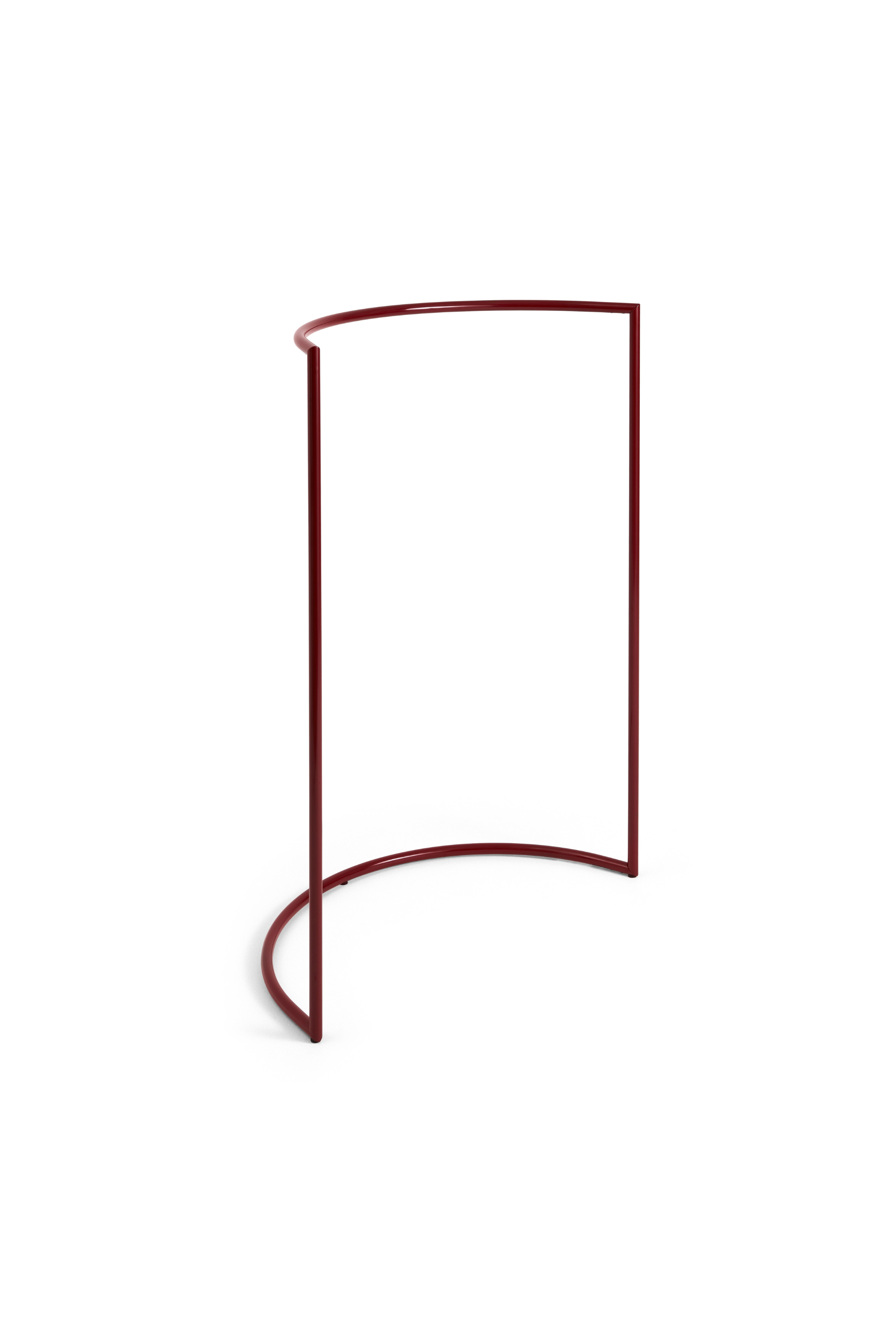 Színes C alakú állvány bordóvörös
