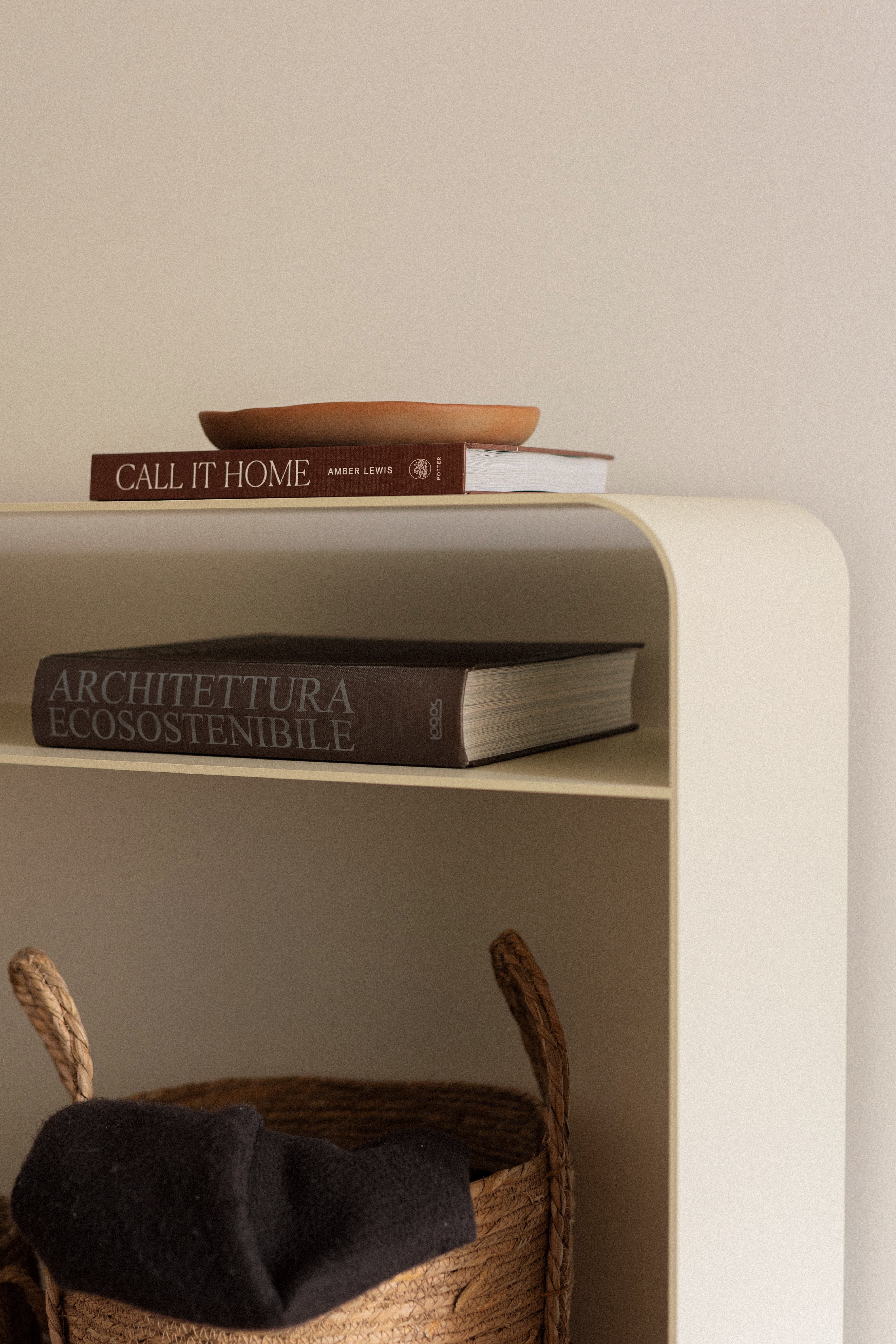 Tara törtfehér konzolasztal