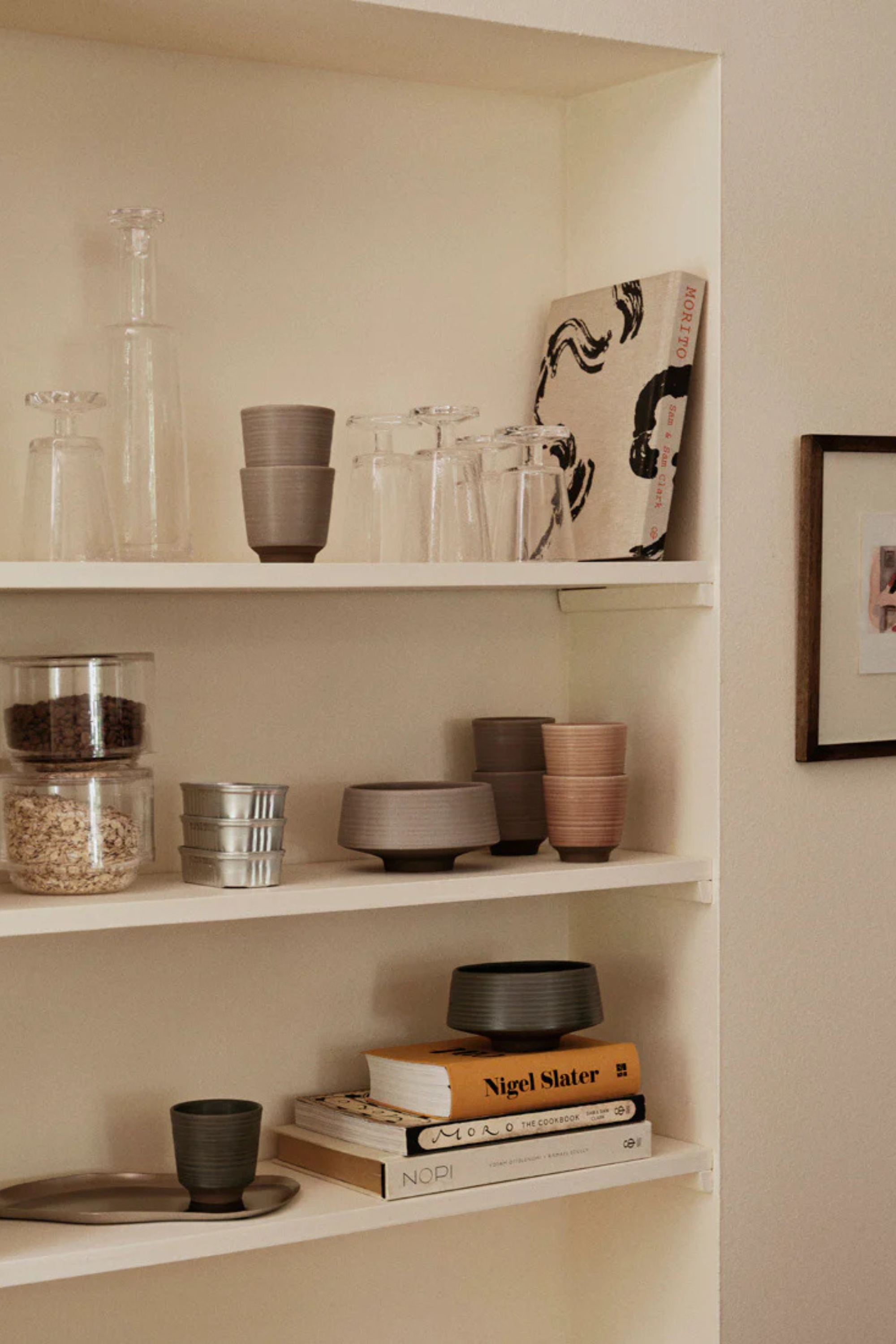 Miko tál, meleg szürke