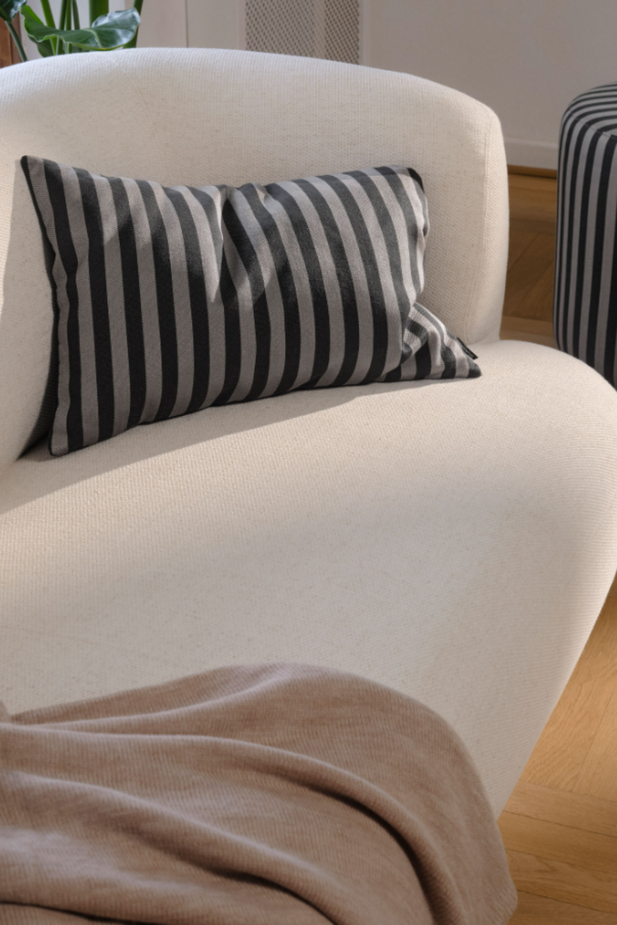 Luna Cushion 40x60 Straight Latte Black