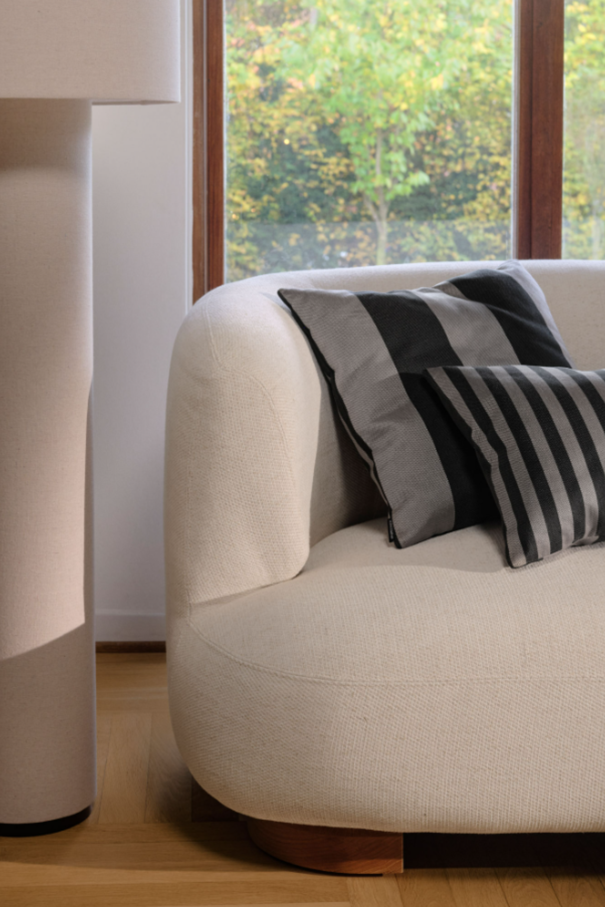 Luna Cushion 50x50 Straight Latte Black