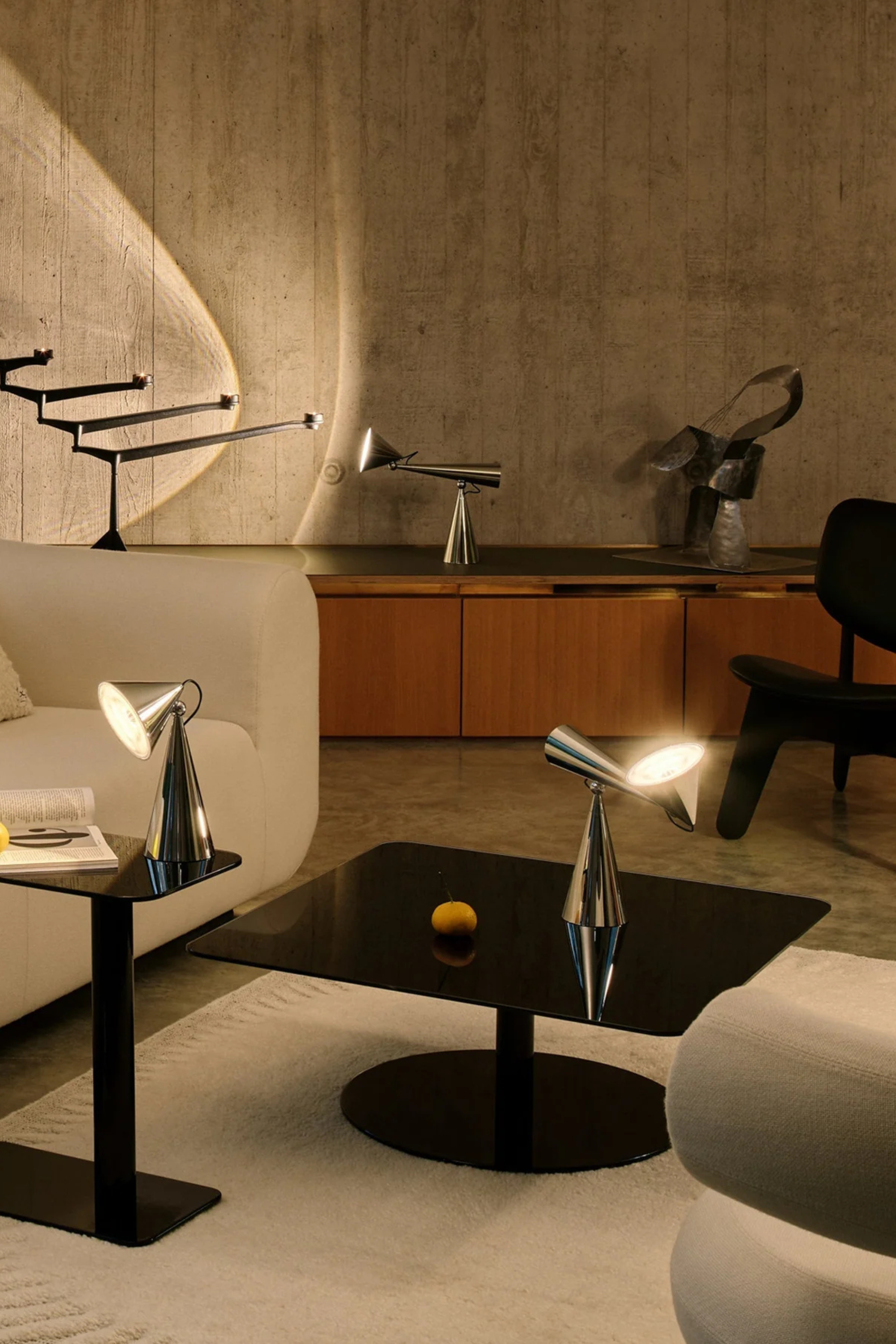 Pose Task Light Silver