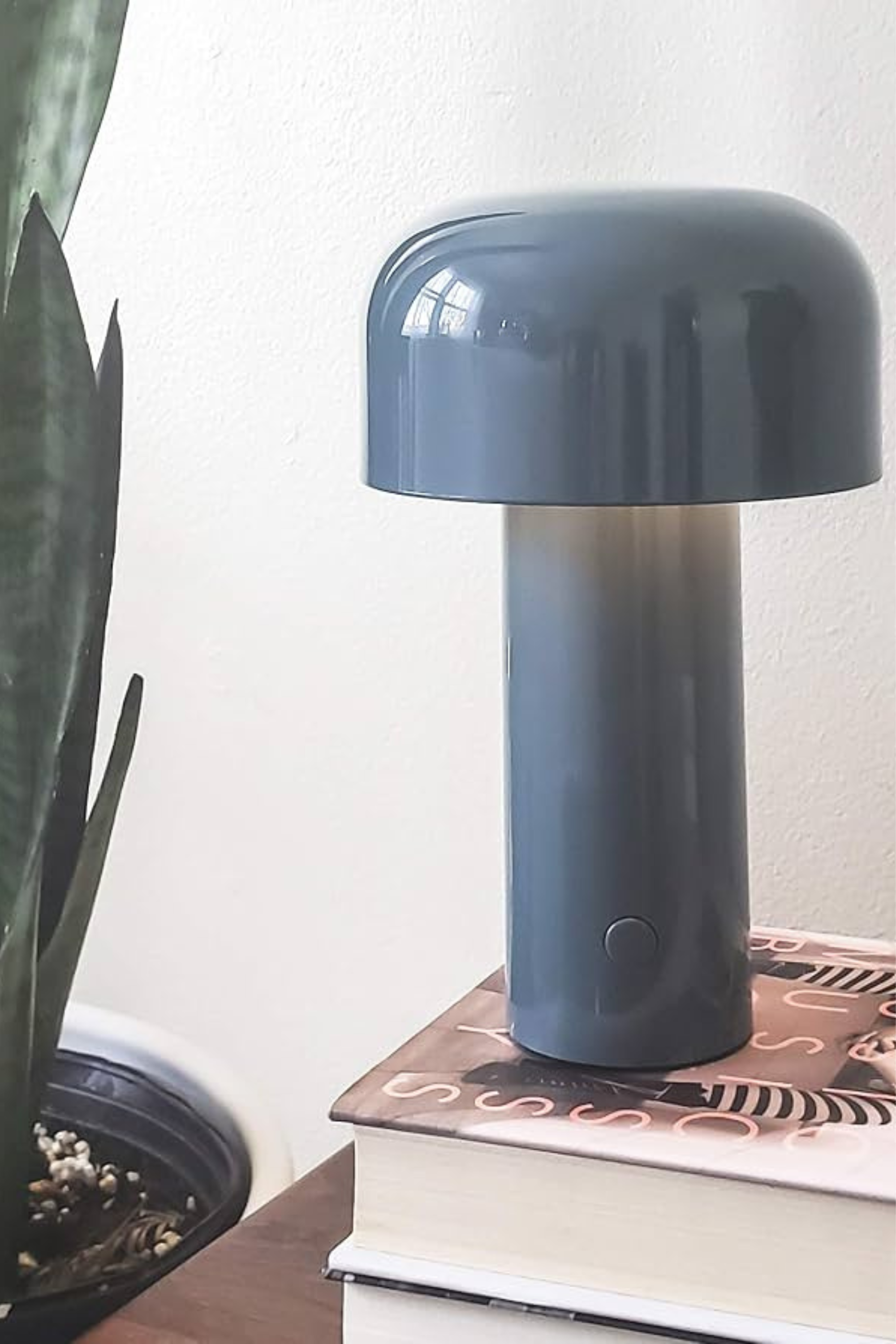 Bellhop Unplugged table lamp, grey blue