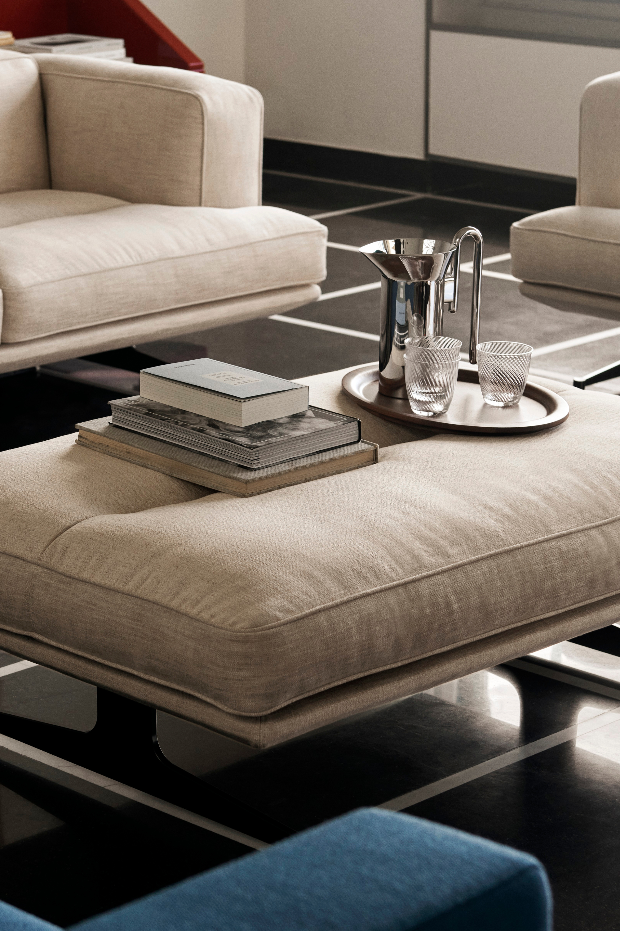 Collect Tray SC64 lacquered walnut