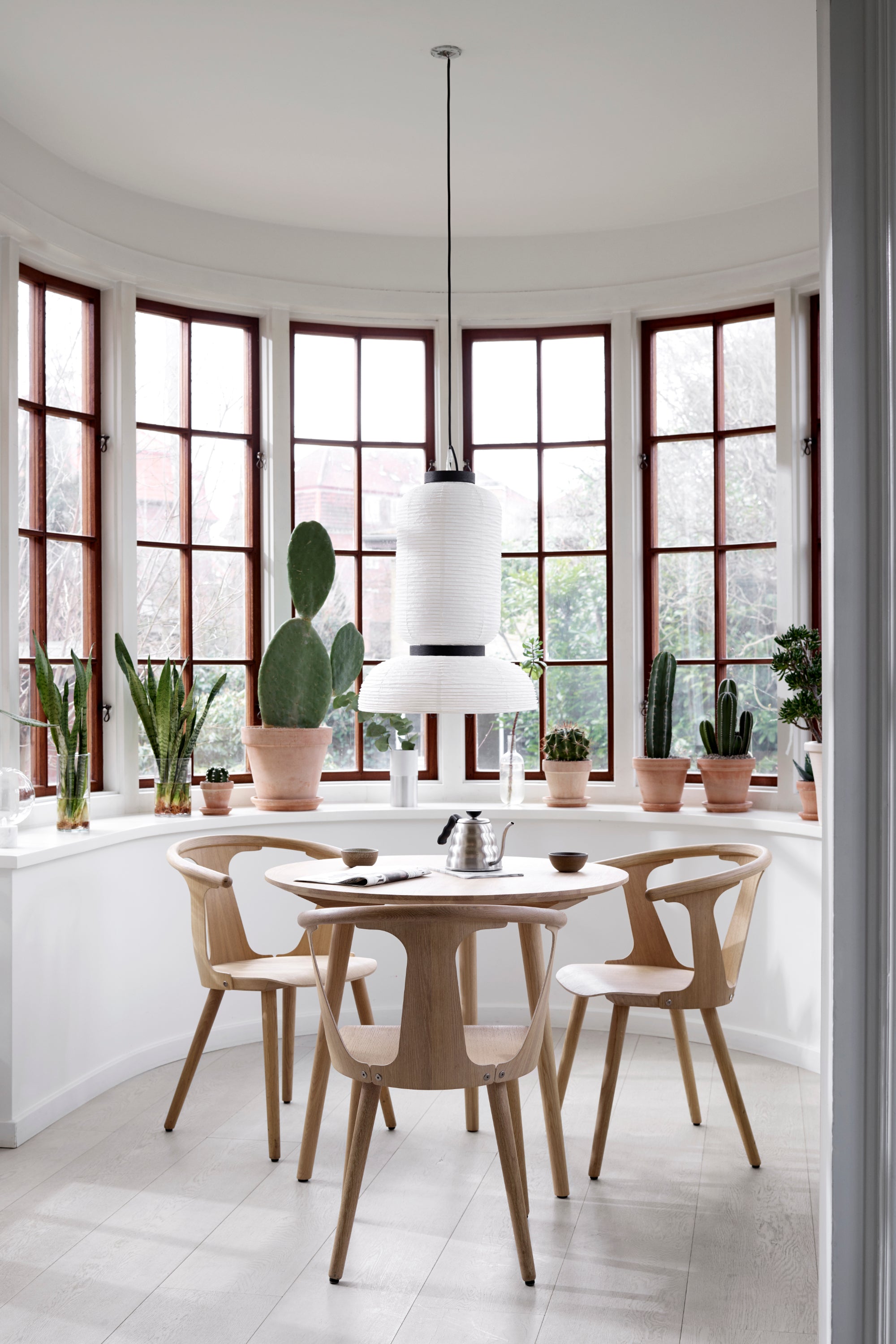 In Between SK2 oak and cognac leather chair