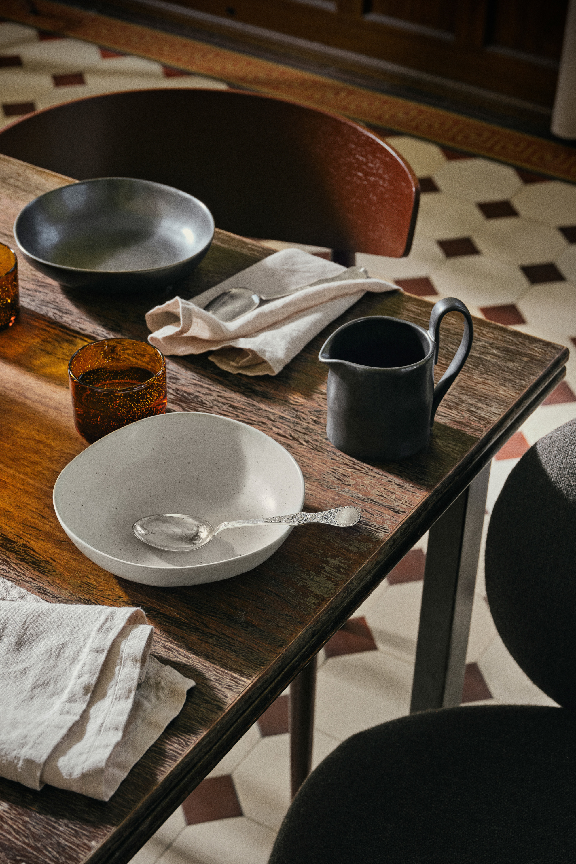 Flow tejesüveg fekete