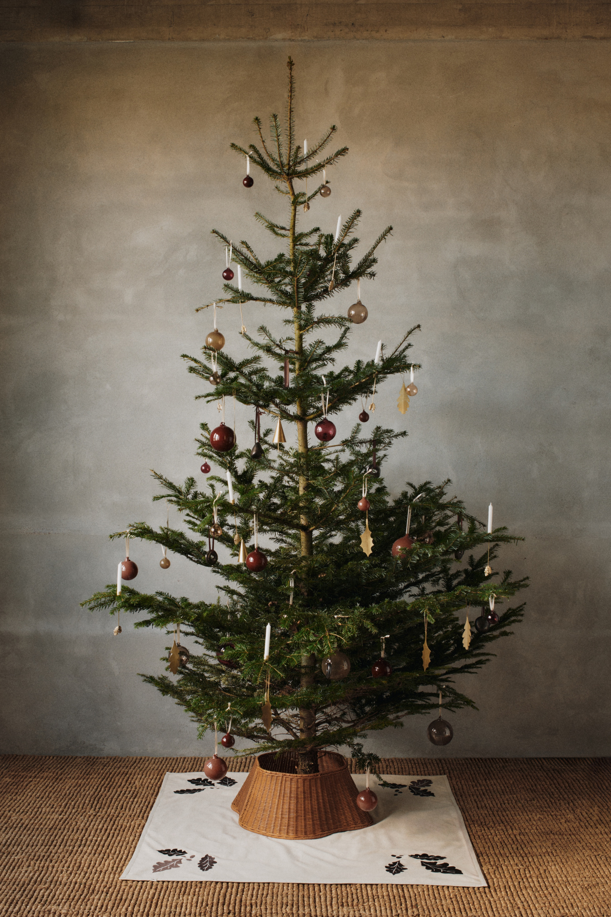 Oak Leaf Christmas Tree Holders brass set of 4