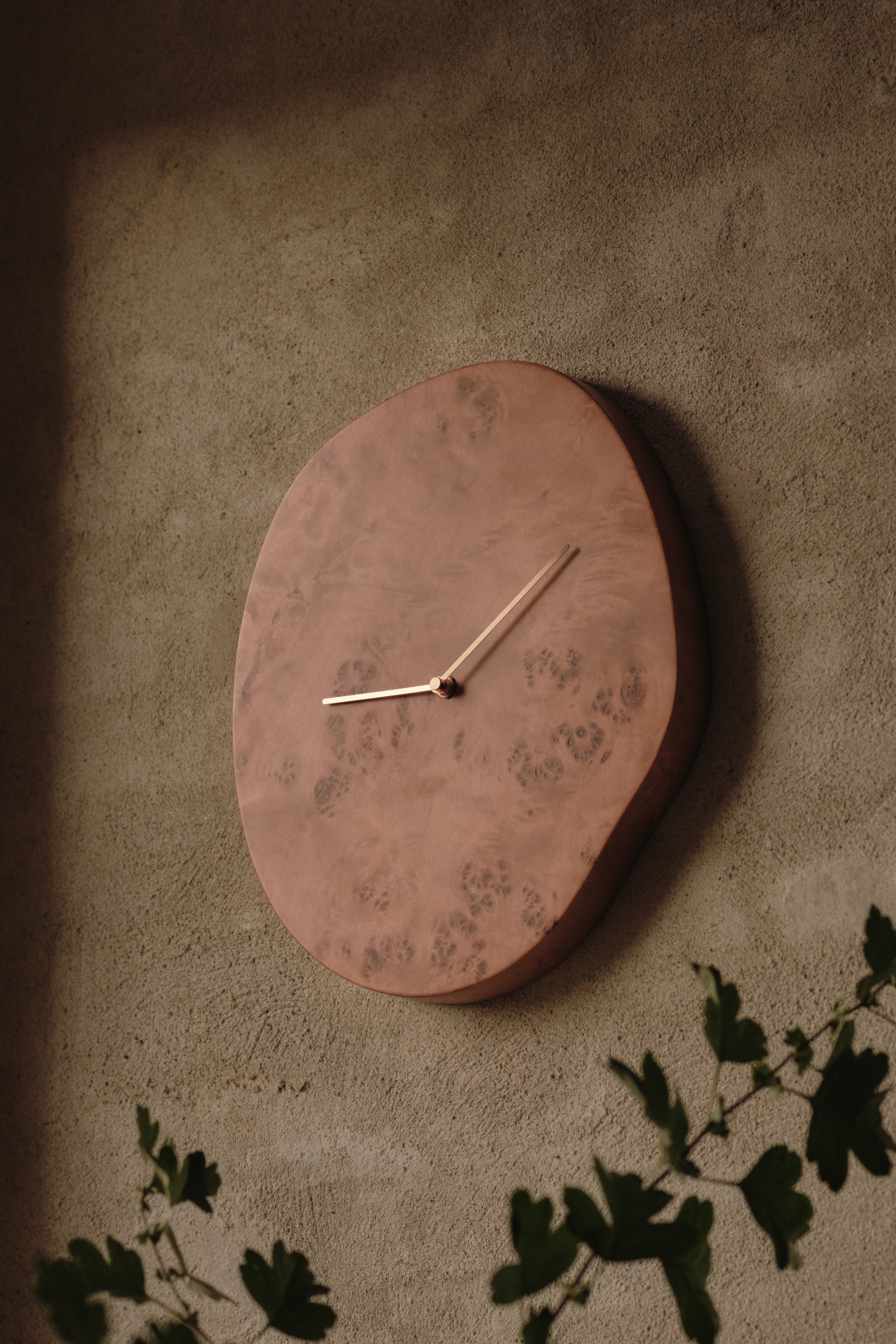 Melt sötét gyökérfa óra