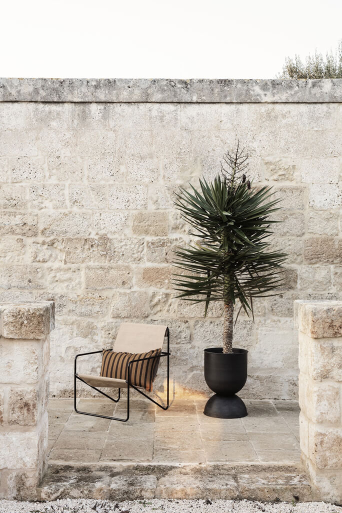 Hourglass Pot - Black Extra Small | ferm LIVING | Home of Solinfo
