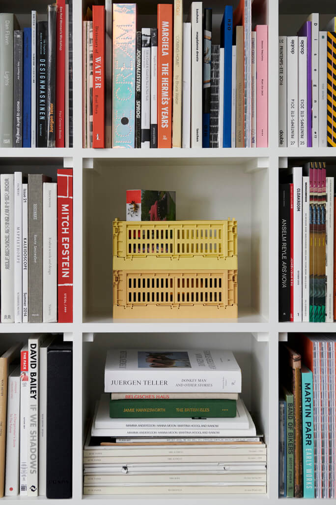 Colour crate M golden yellow