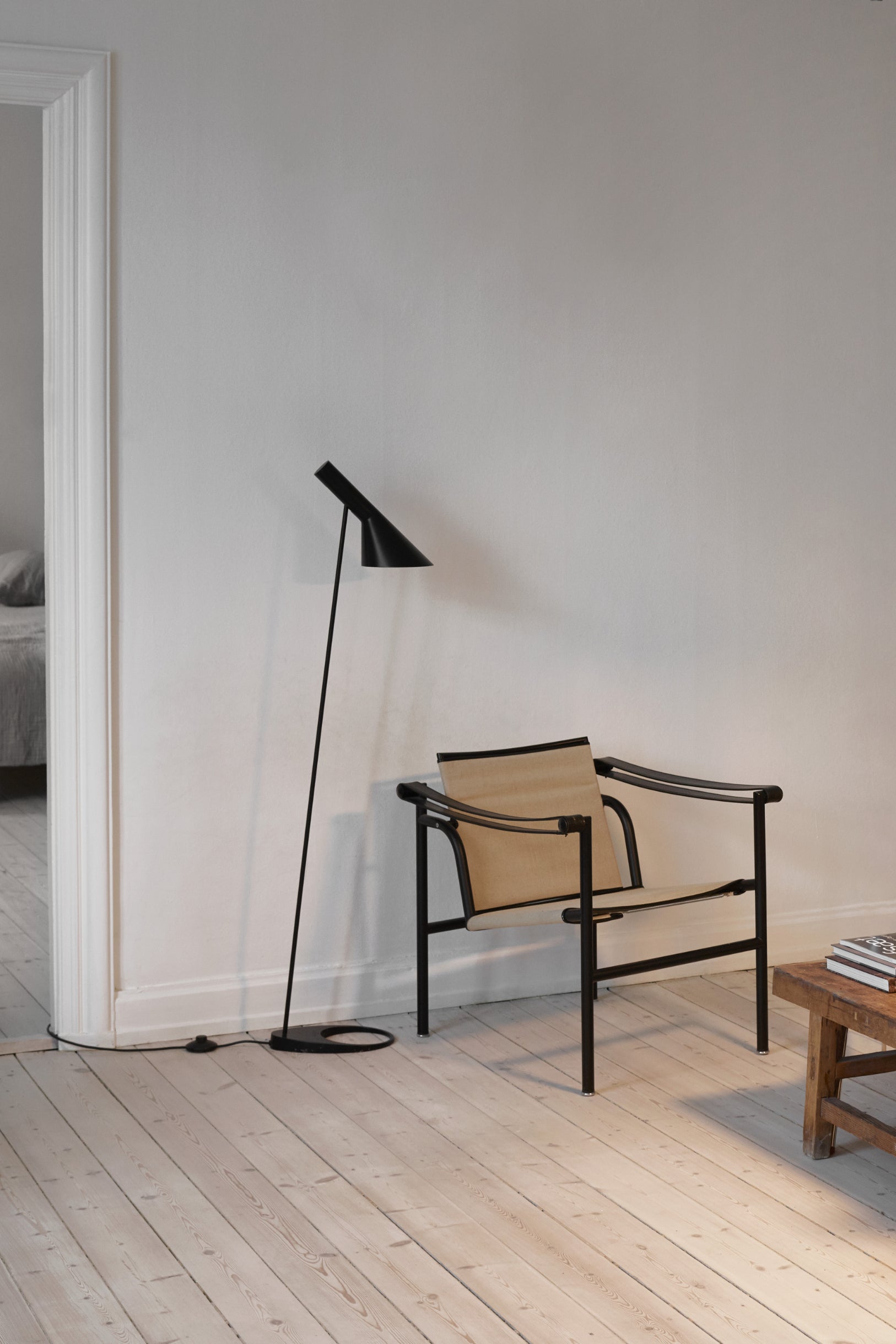 AJ Black Floor Lamp | Louis Poulsen | Home of Solinfo