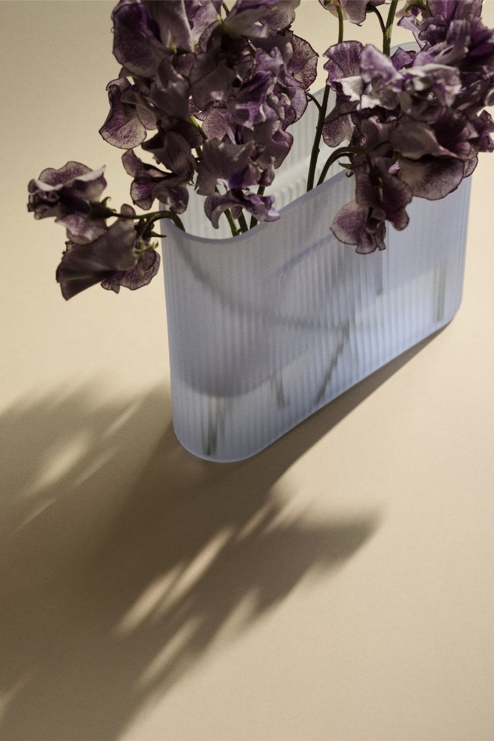 Ridge halványkék üveg váza 35 cm