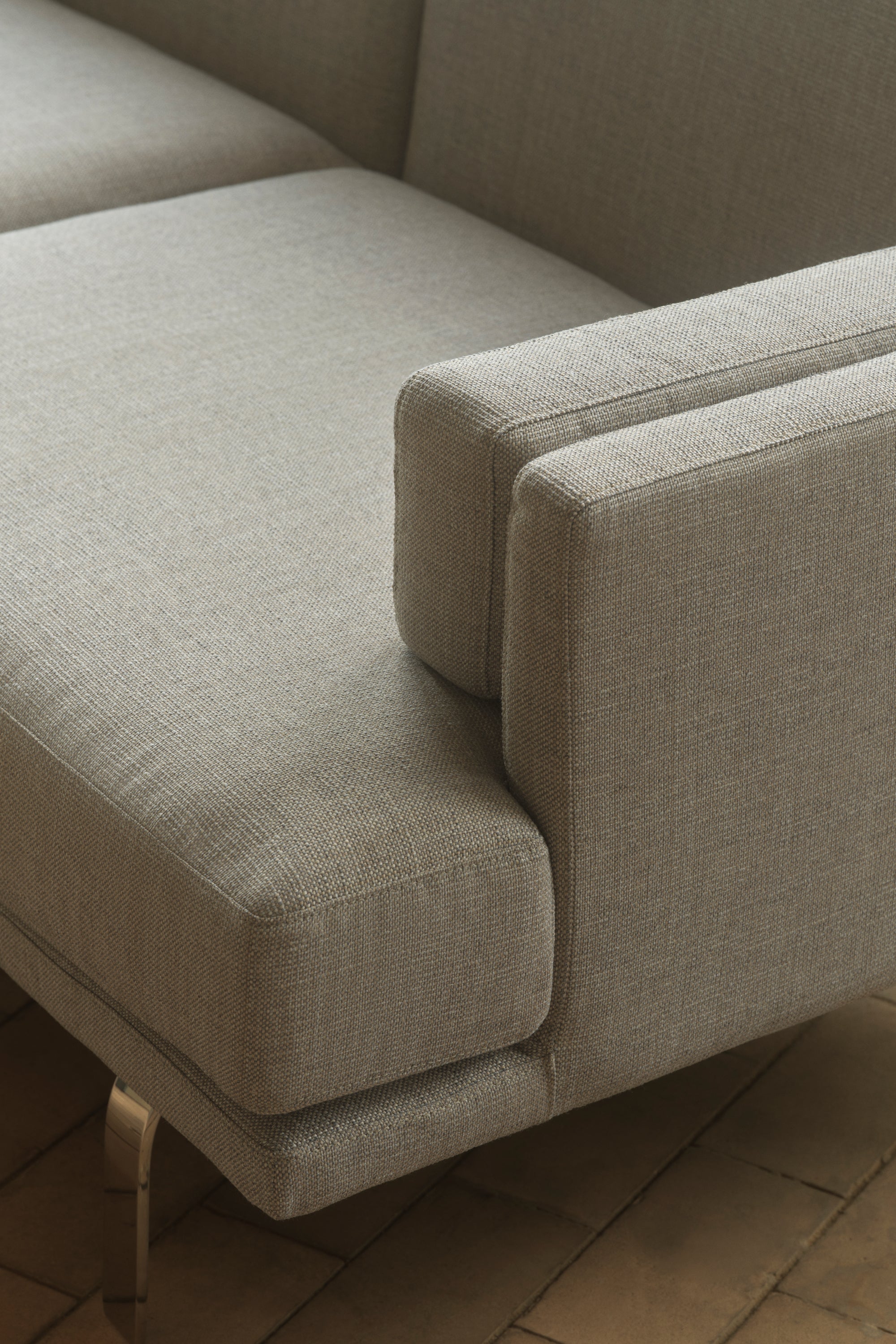 Ernest Sofa 2 Vega Sand Dune