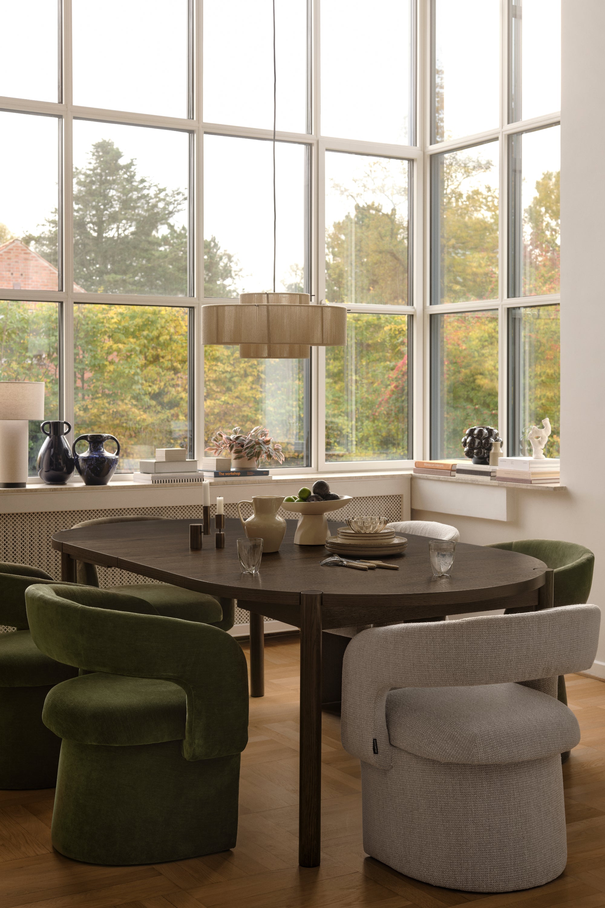 Owen kerek bővíthető égetett tölgy étkezőasztal