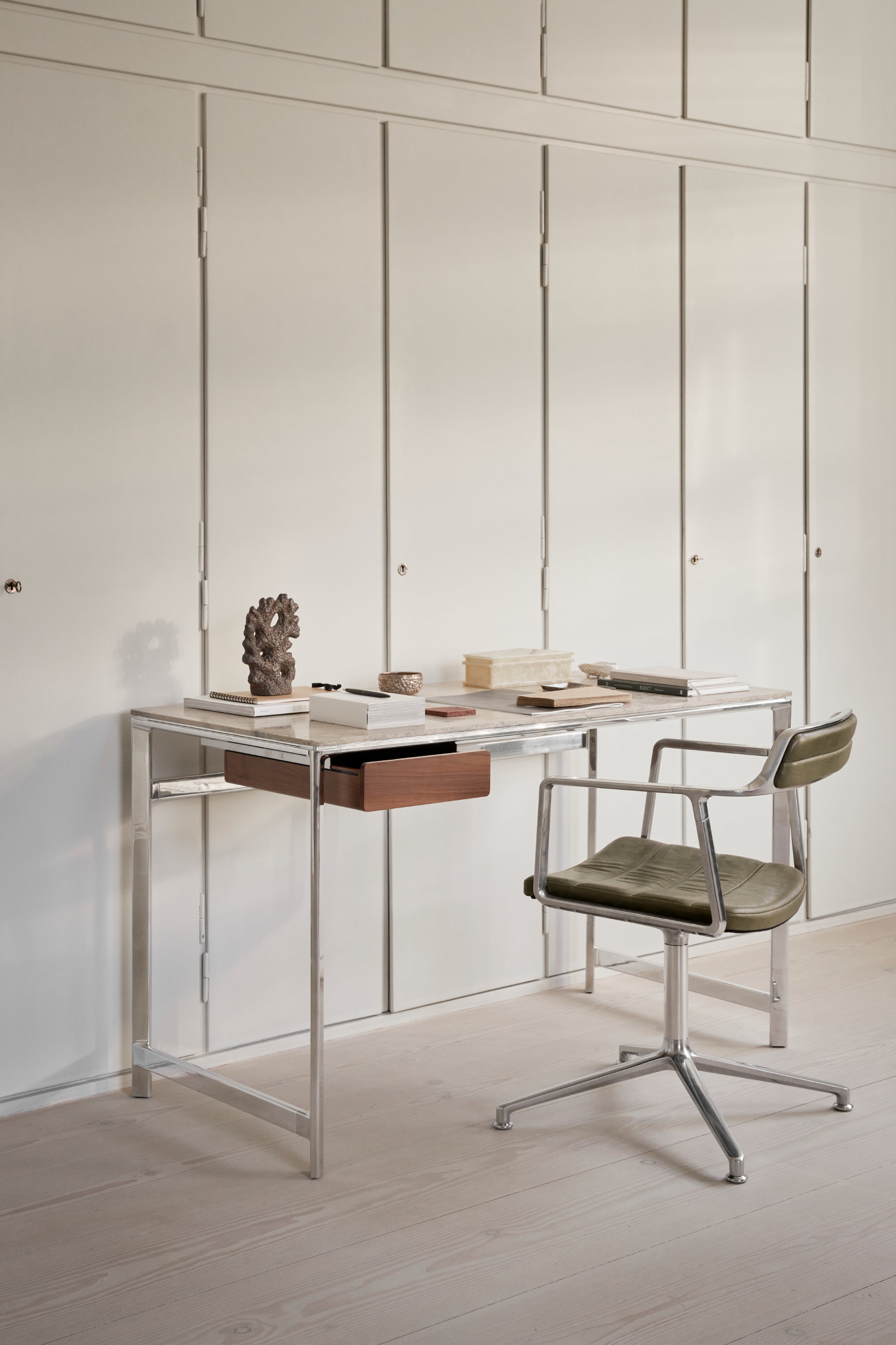 VIPP430 Studio Desk Jura