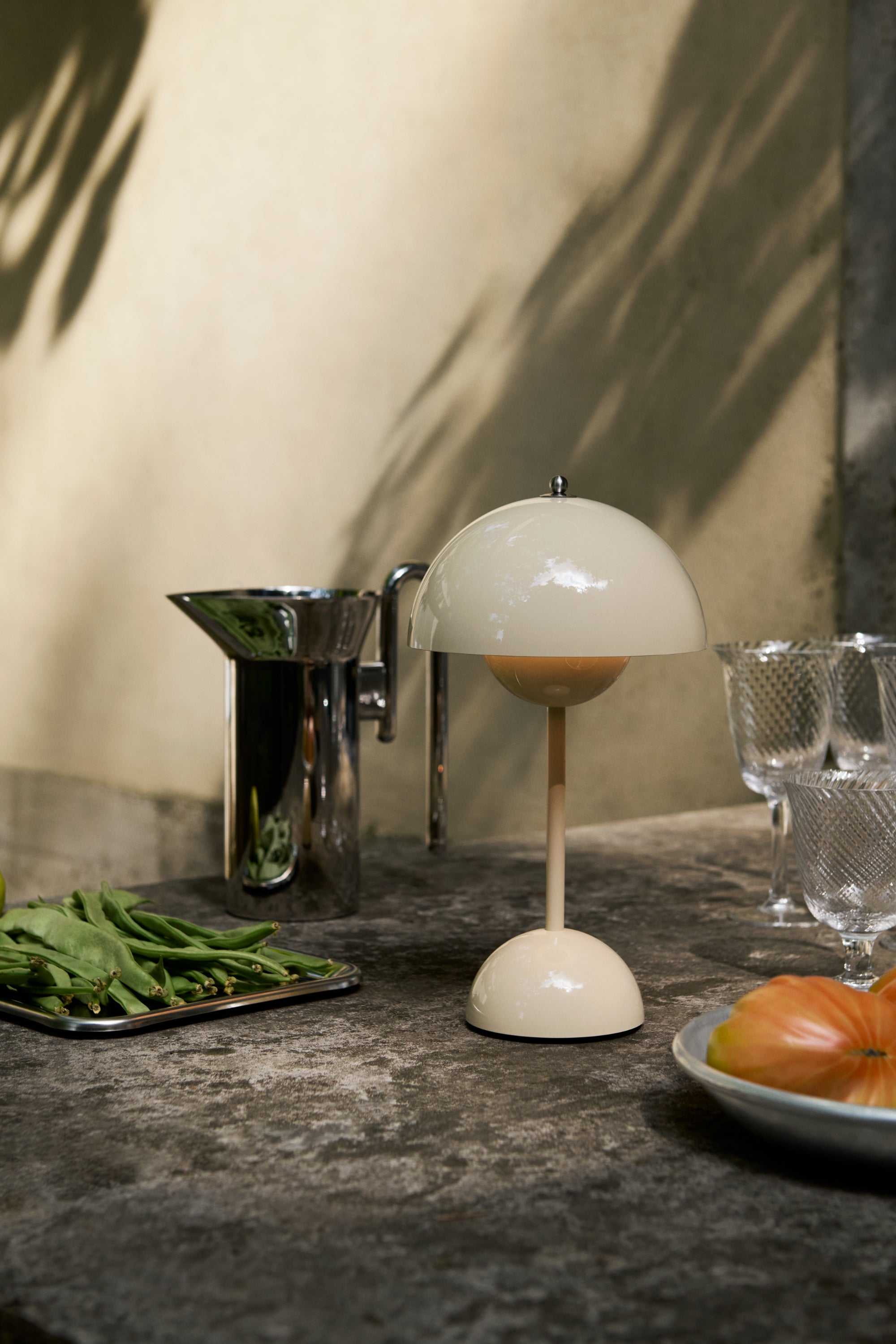 Flowerpot VP9 elefántcsont lámpa