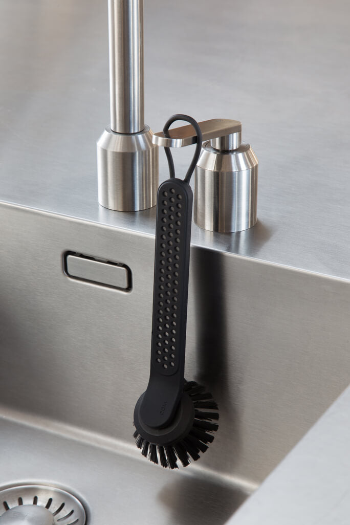 VIPP280 Dishwashing Brush | Vipp | Home of Solinfo