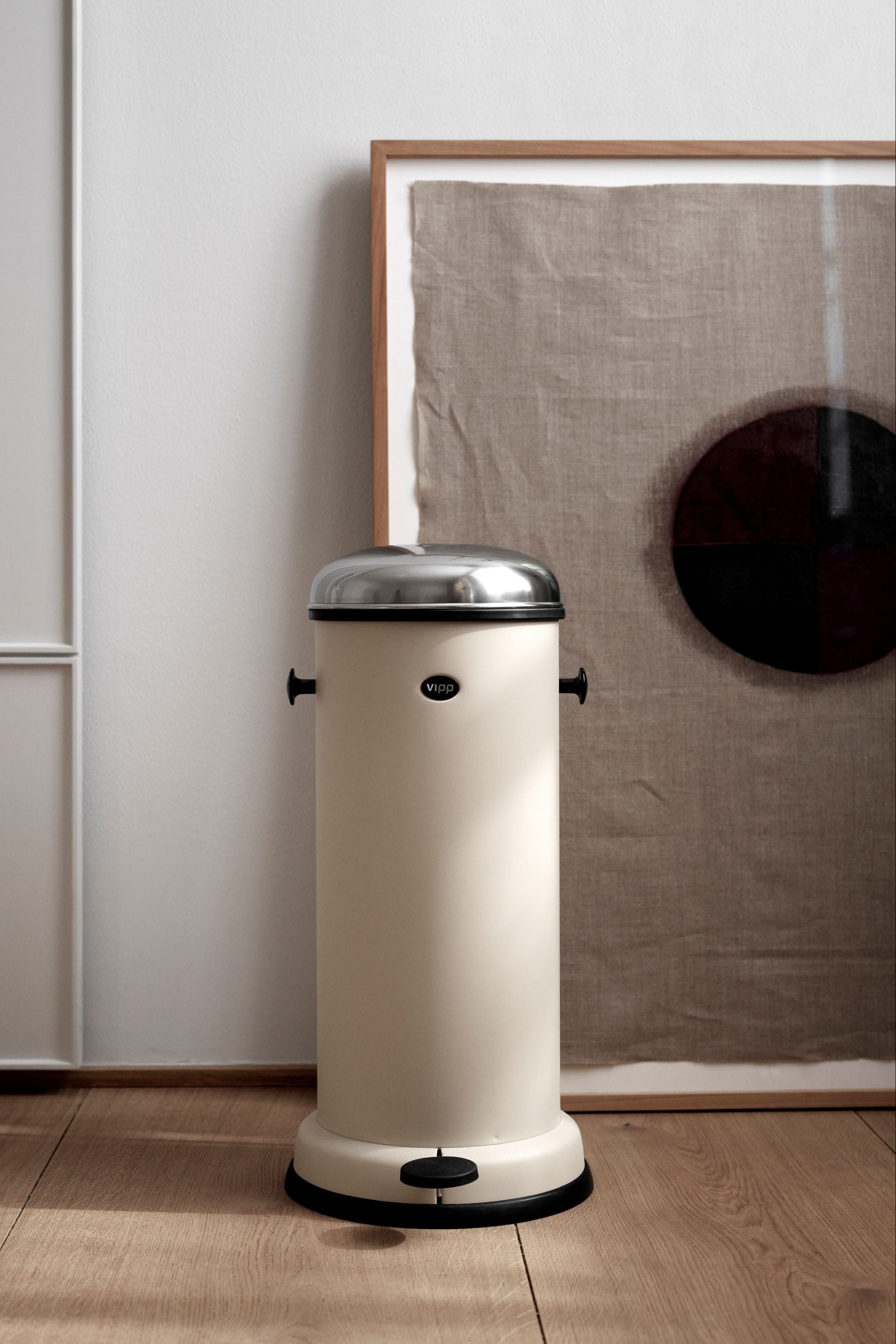 VIPP16 Pedal Bin White 18 L | Vipp | Home of Solinfo