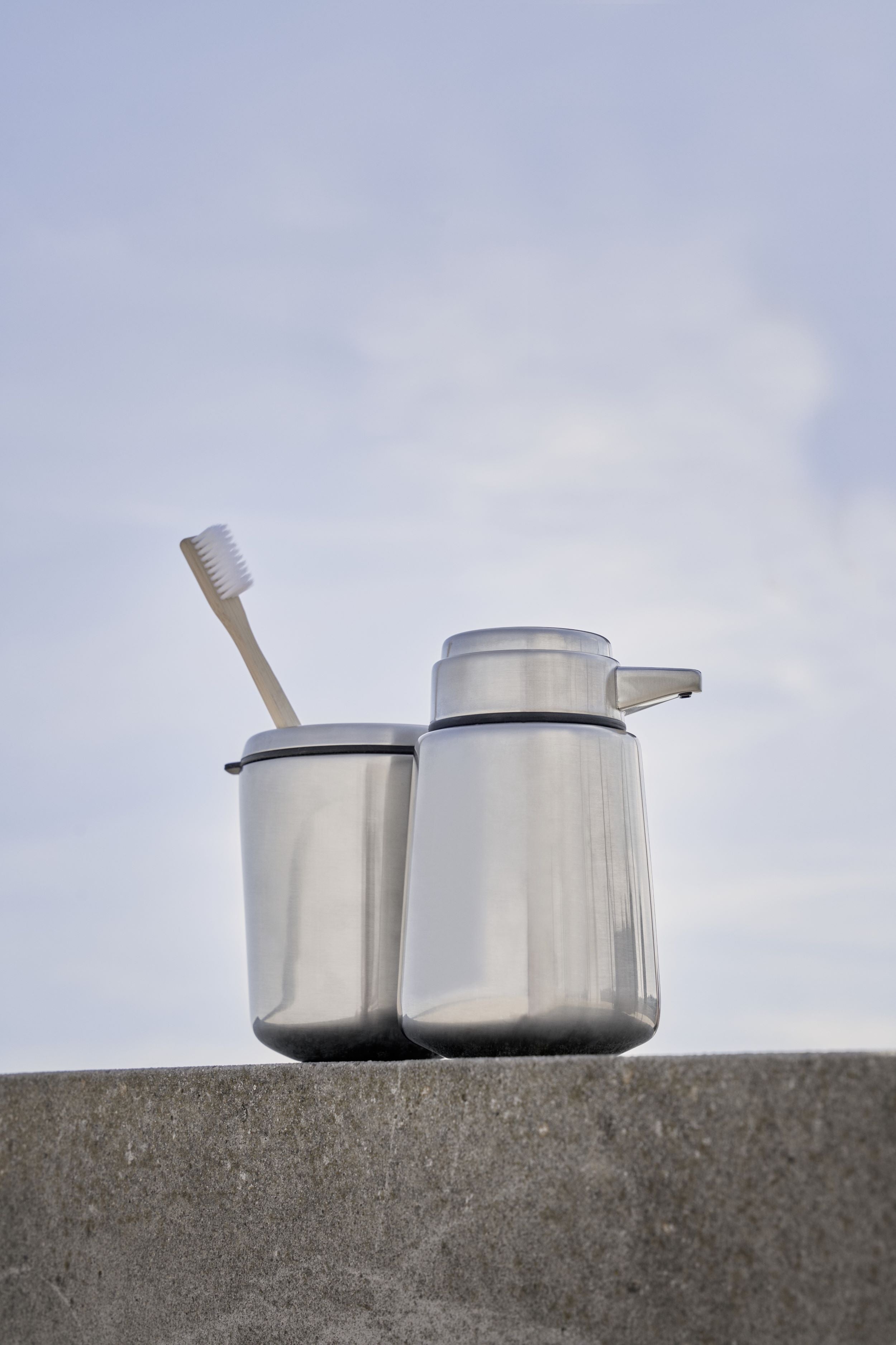 VIPP9 Dispenser Stainless Steel | Vipp | Home of Solinfo