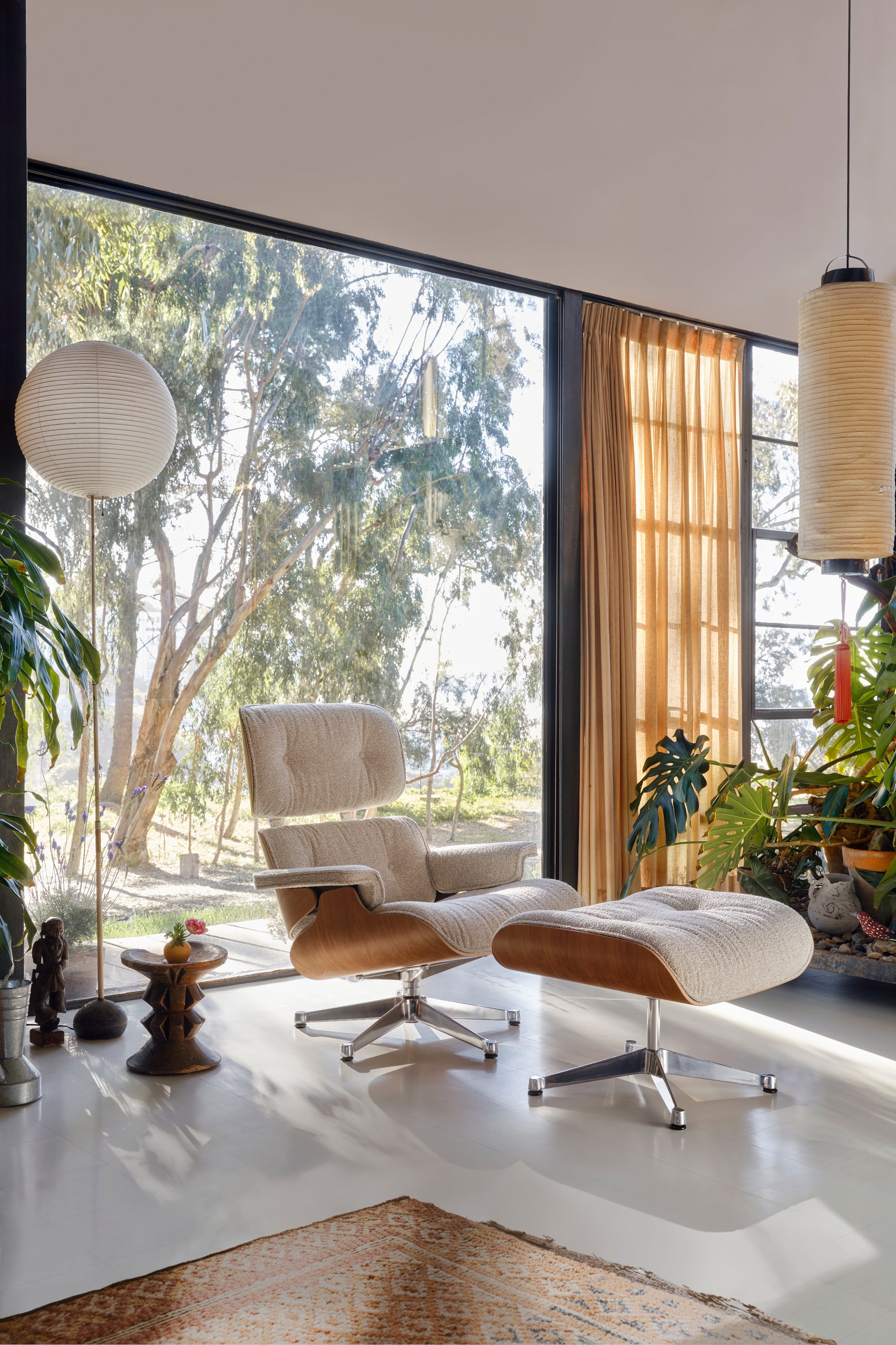 Eames Lounge Chair natural chesnut, Nubia