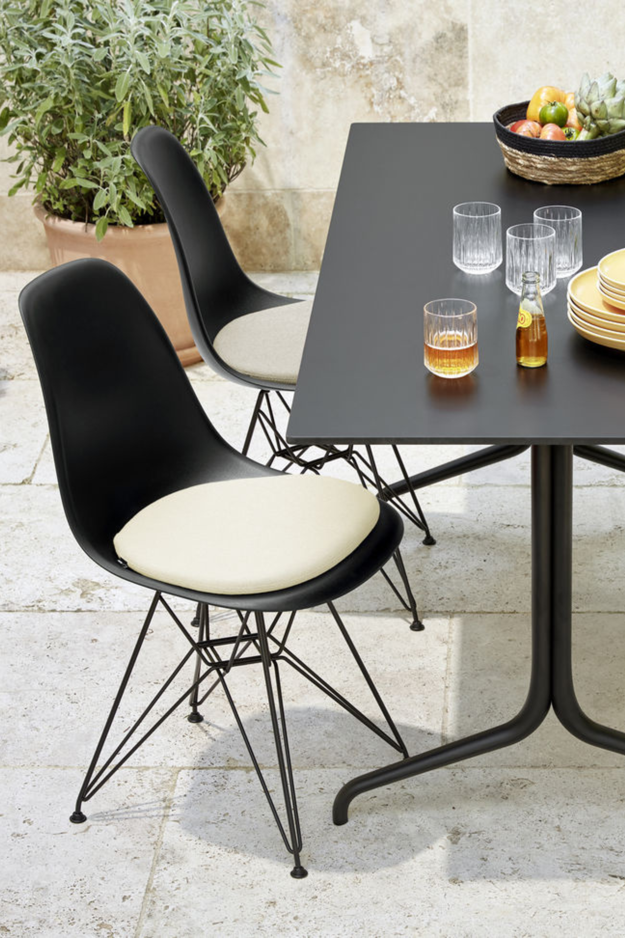 Eames Plastic DSR Black | Vitra | Home of Solinfo