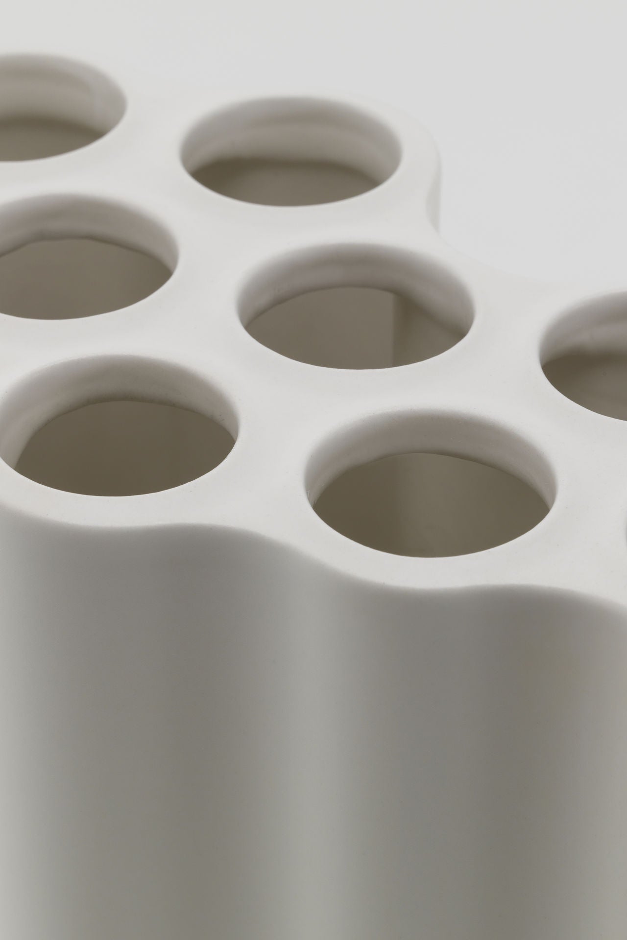 Nuage Cerámique White Vase | Vitra | Home of Solinfo