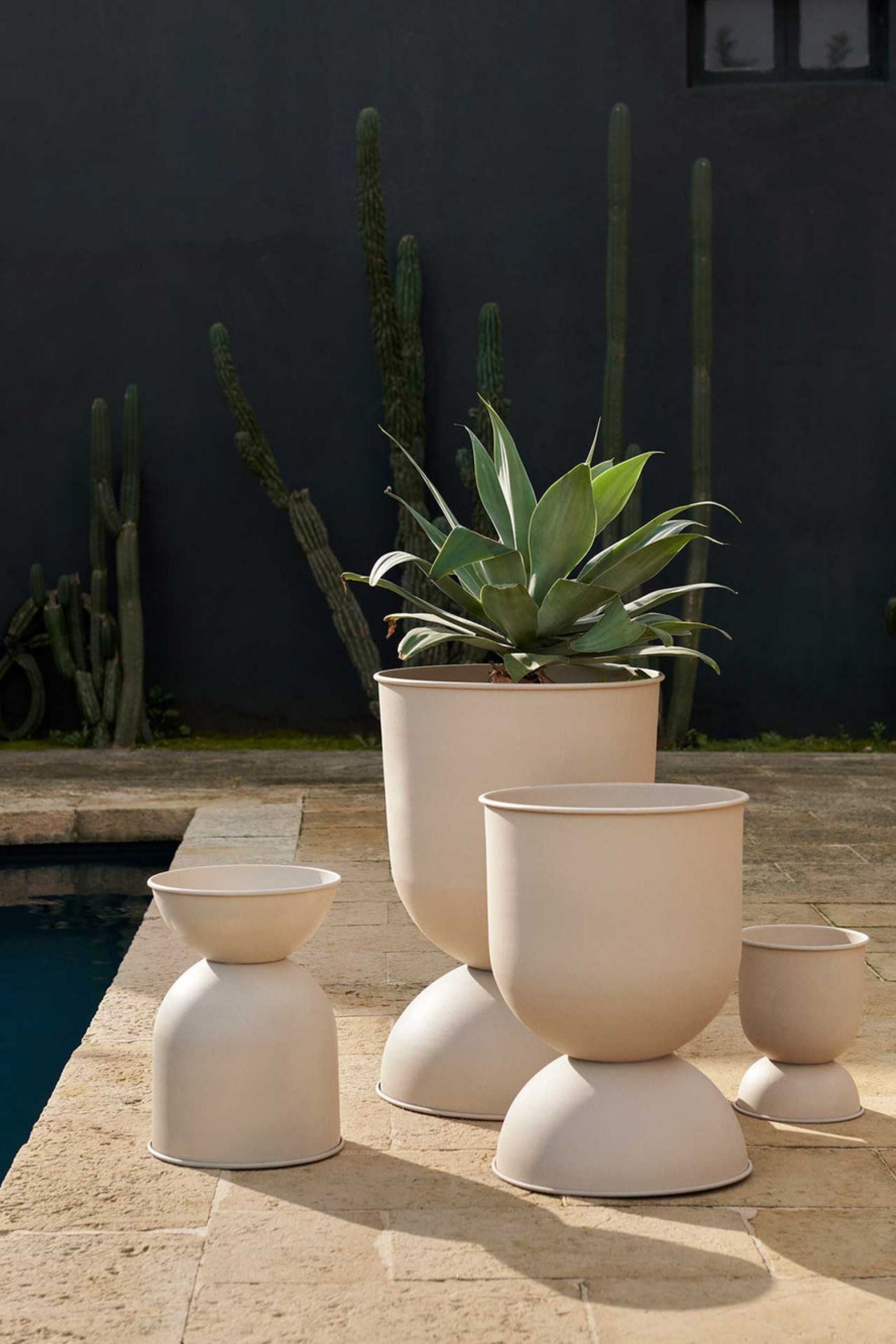 Hourglass Pot Medium Cashmere