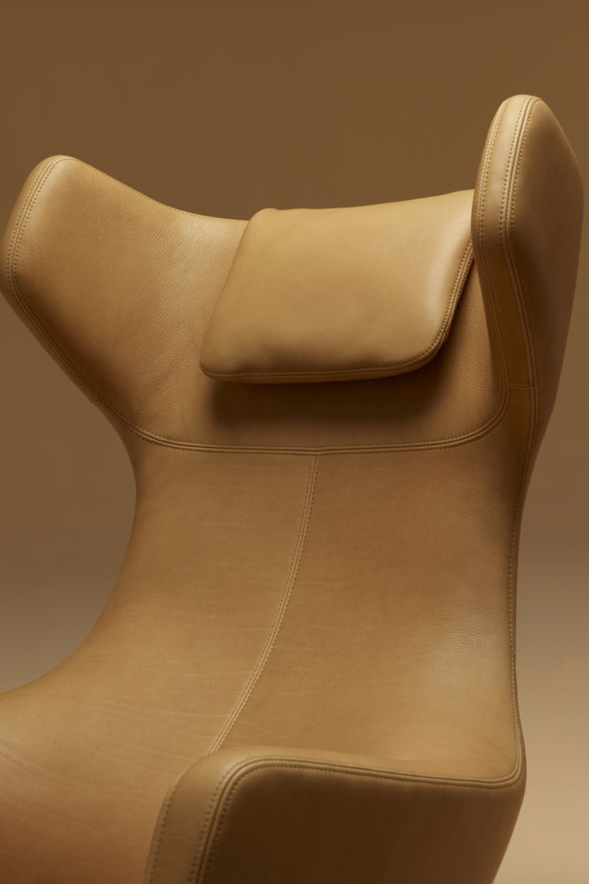 Grand Repos Lounge Chair, Leather Premium F, Camel