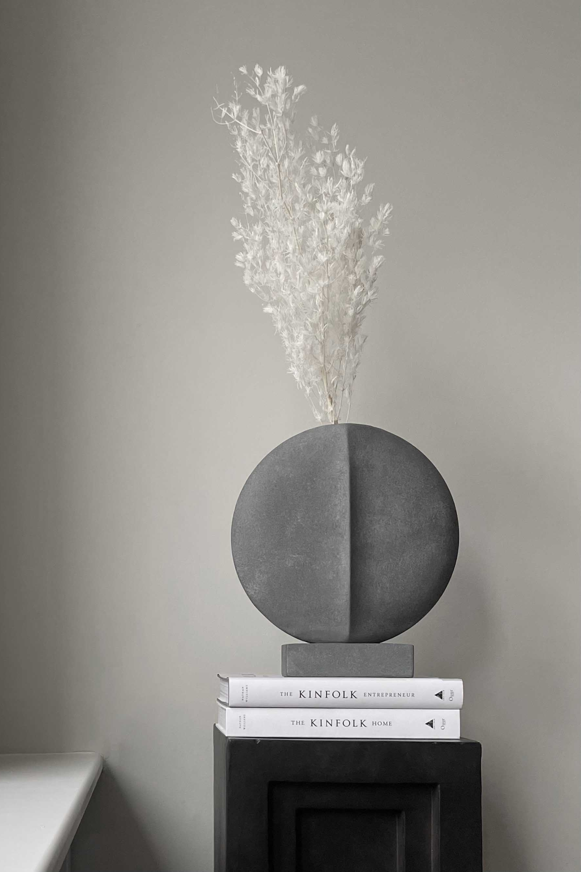 Guggenheim Vase mini dark grey