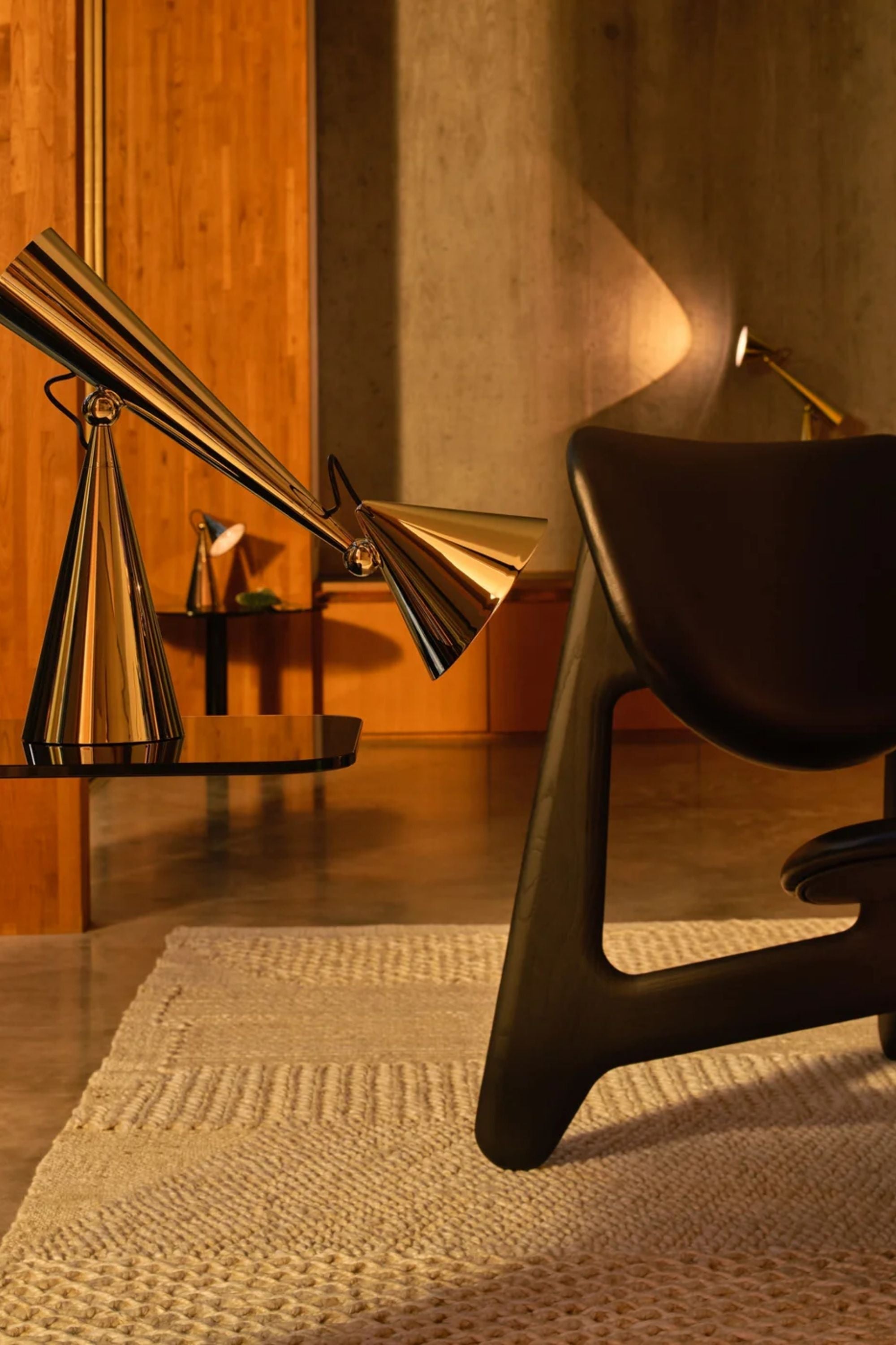 Pose Task Light Gold