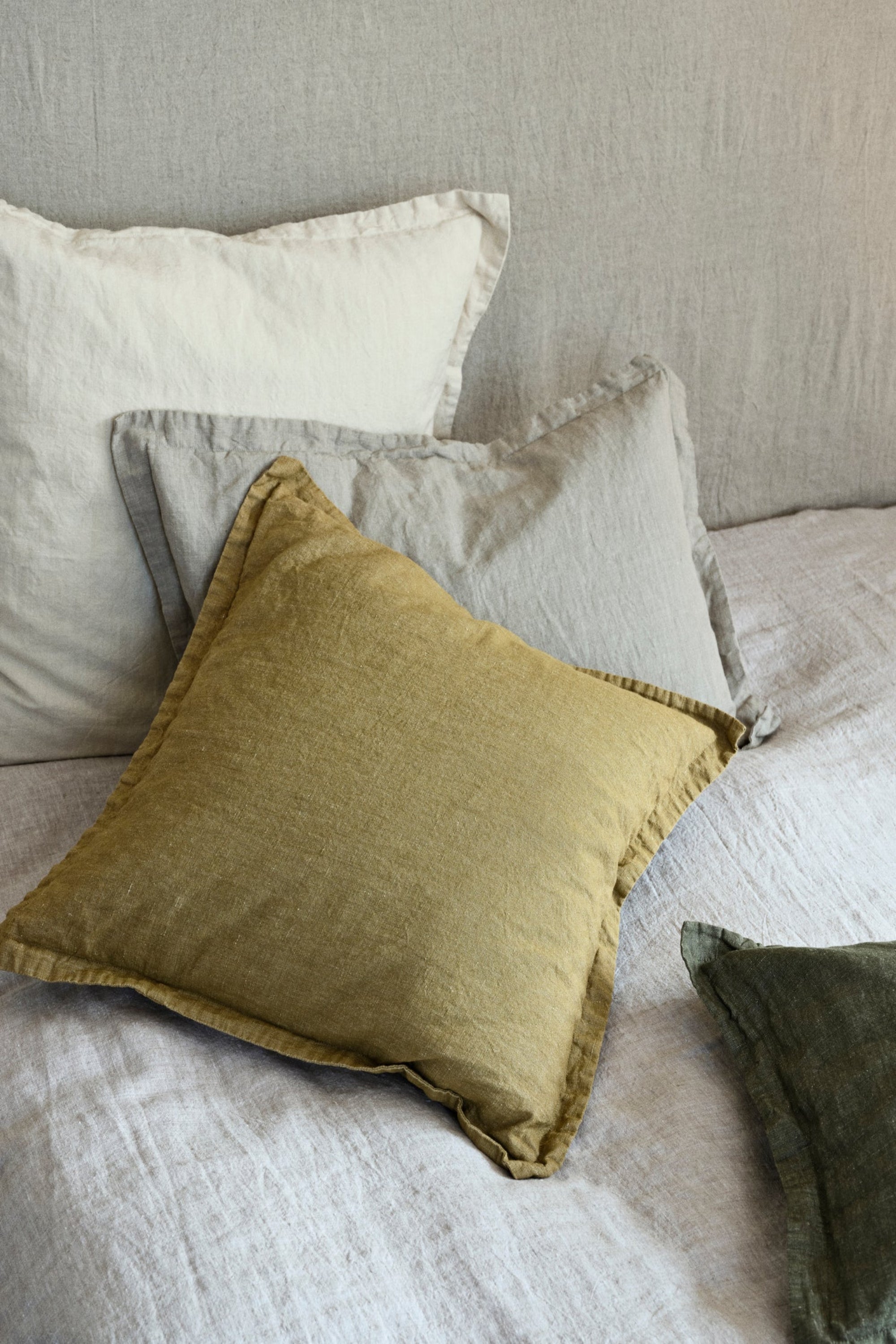 Linn Cushion dove grey 40x60 cm