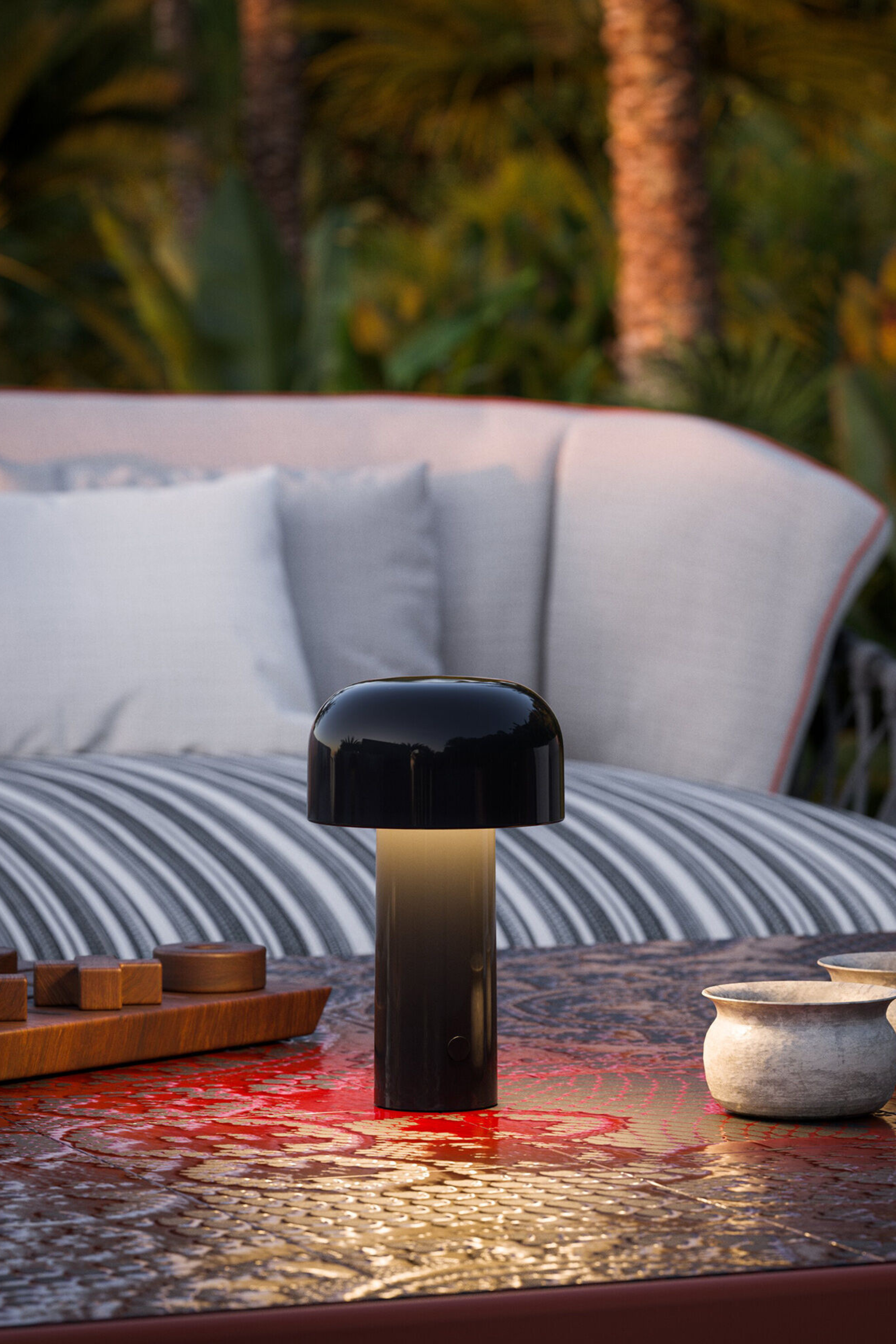 Bellhop Unplugged table lamp, glossy black