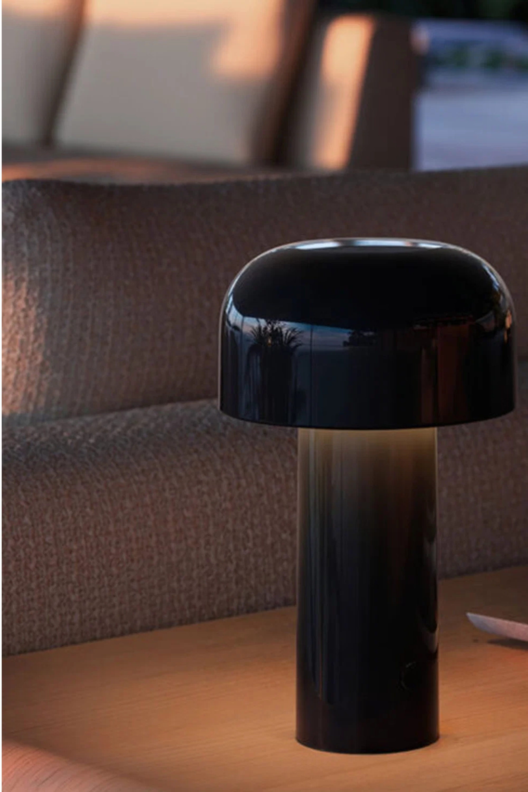 Bellhop Unplugged table lamp, glossy black