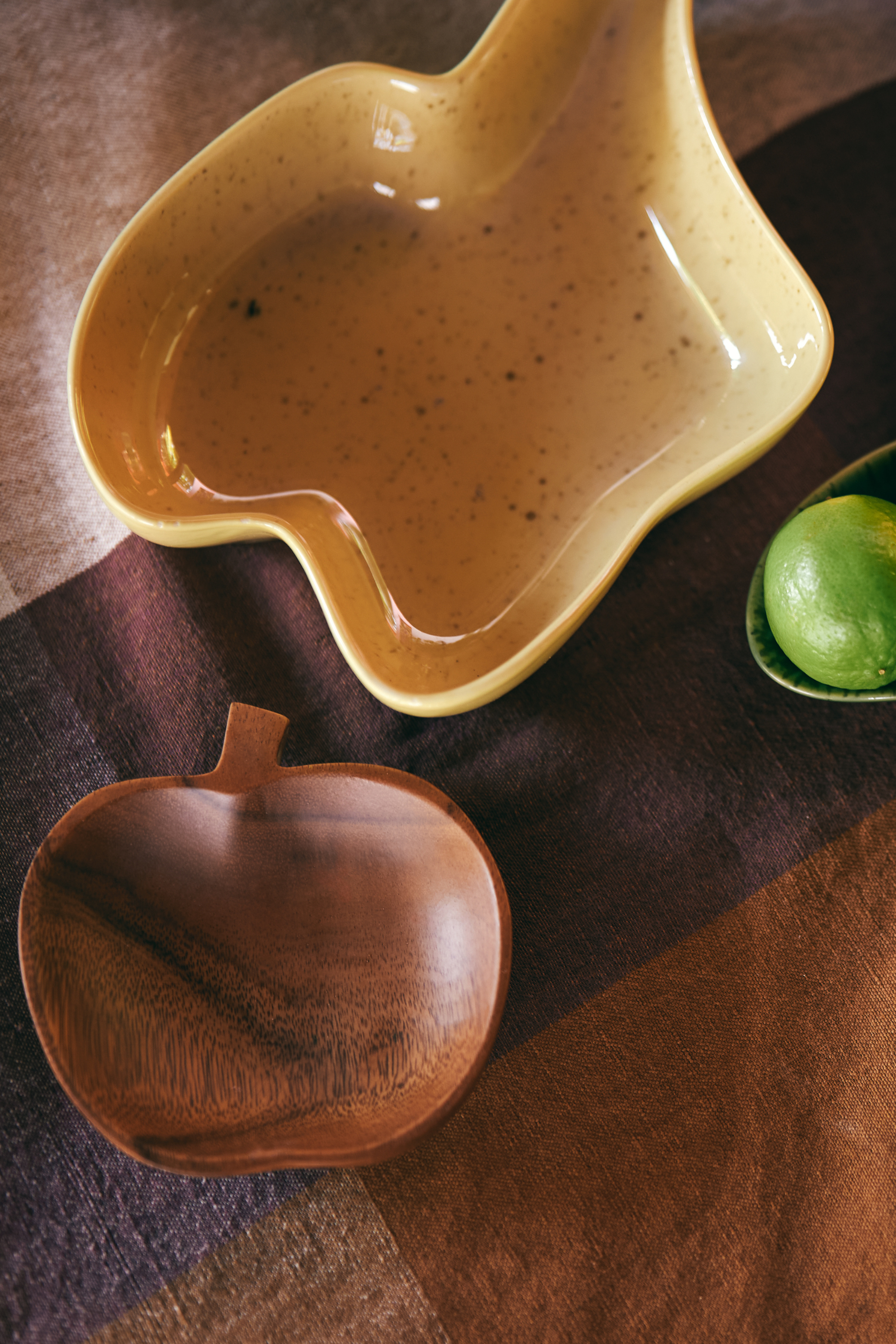 Shell serving bowl vanilla