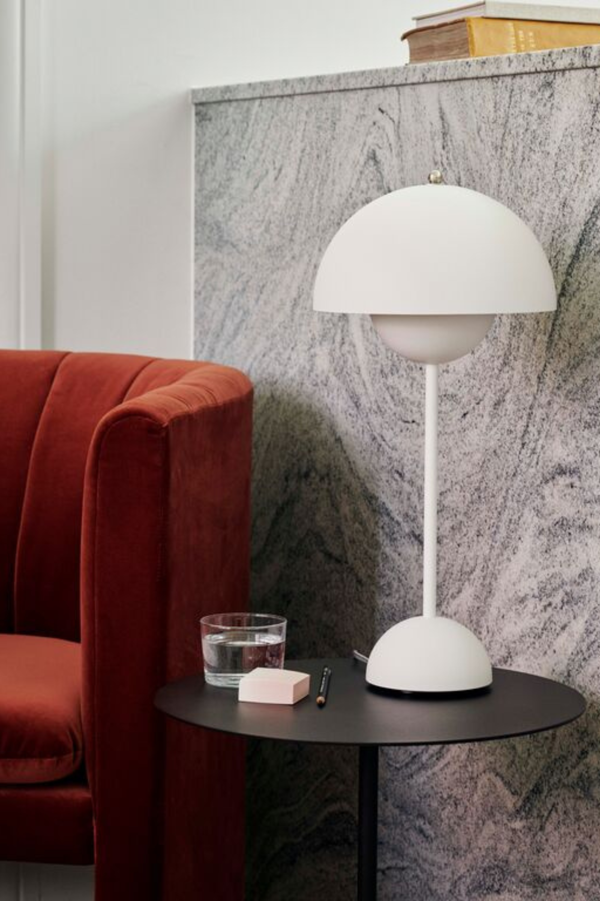 VP3 Flowerpot table lamp, matt white