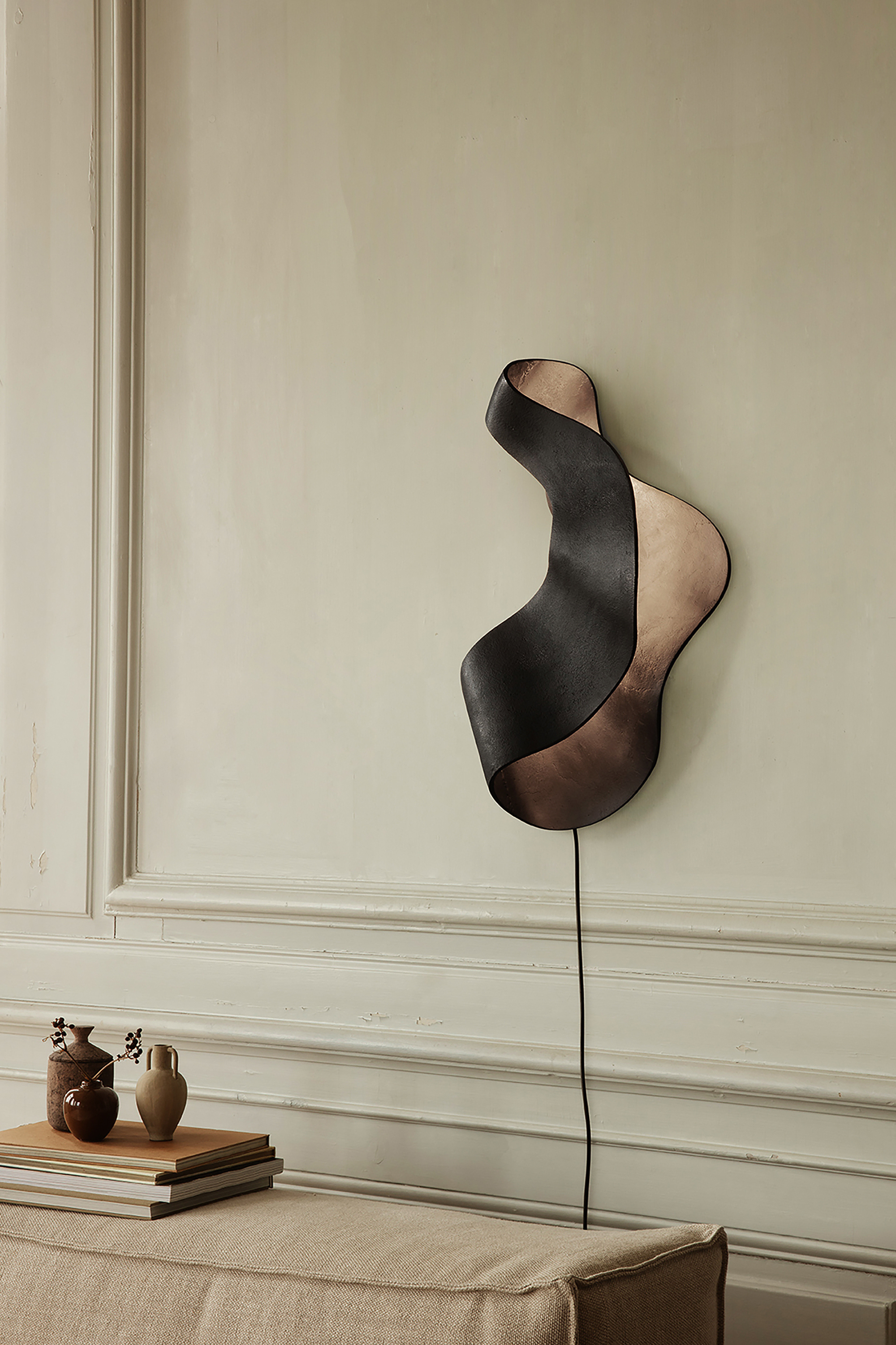 Oyster wall lamp