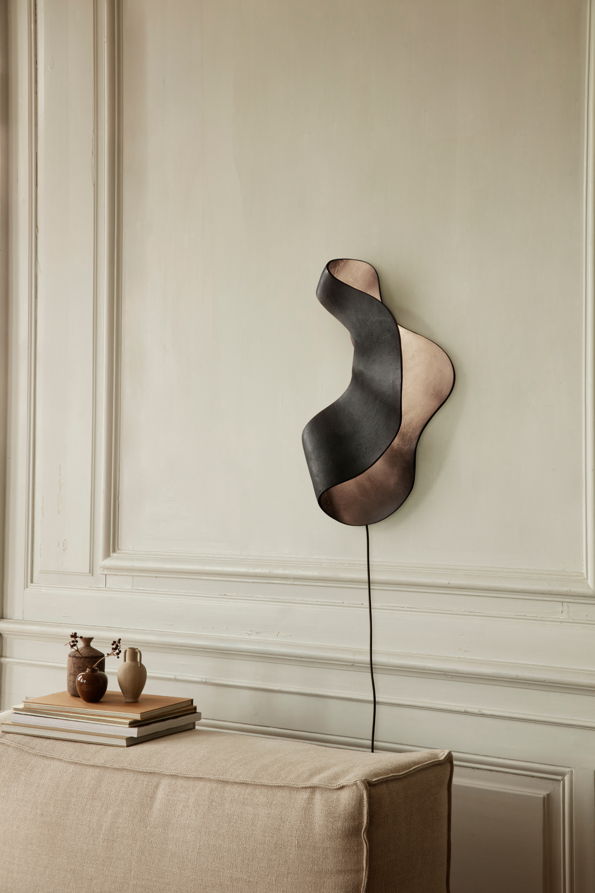 Oyster wall lamp