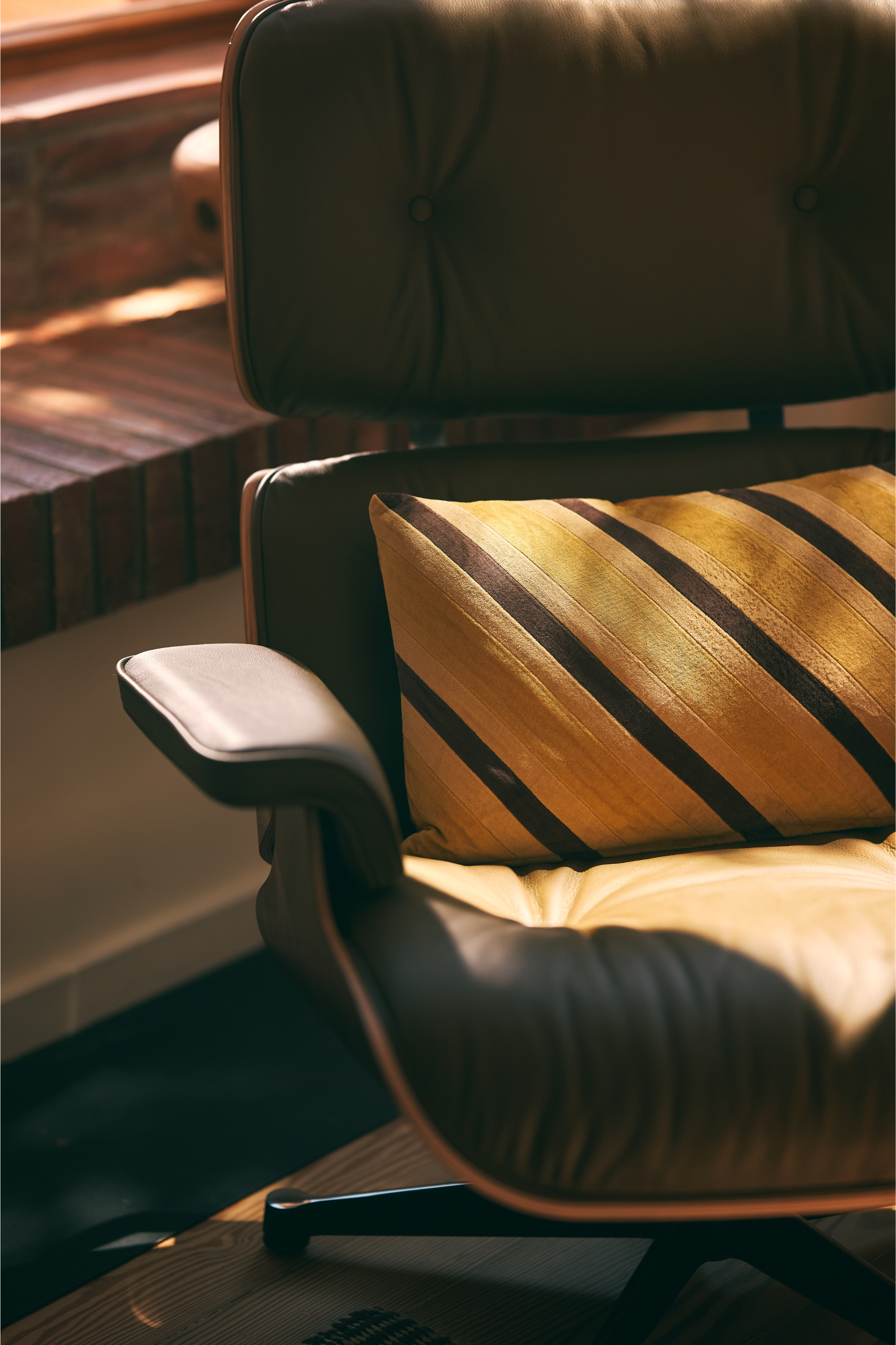 Striped velvet cushion honey