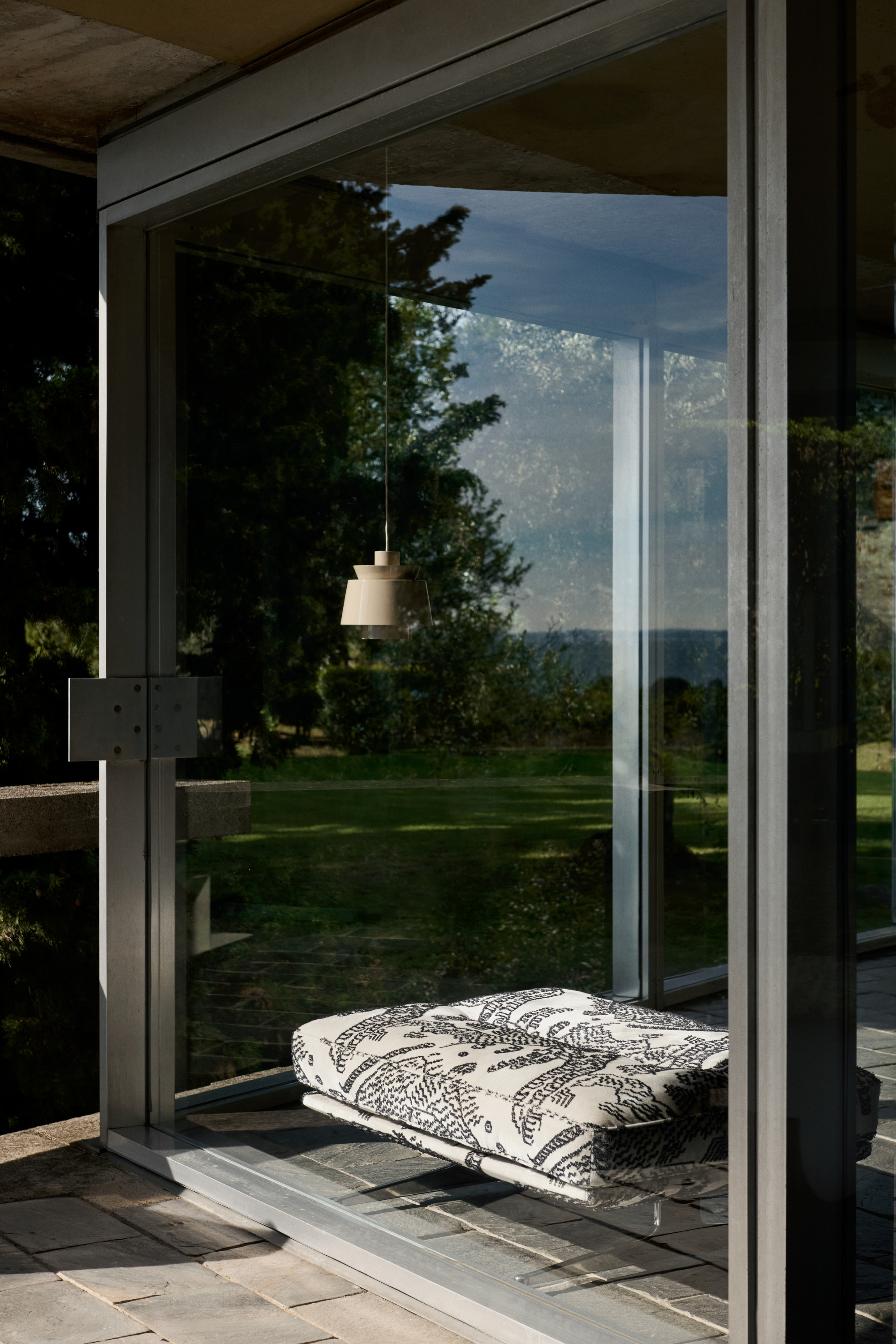 Utzon JU1 grey beige