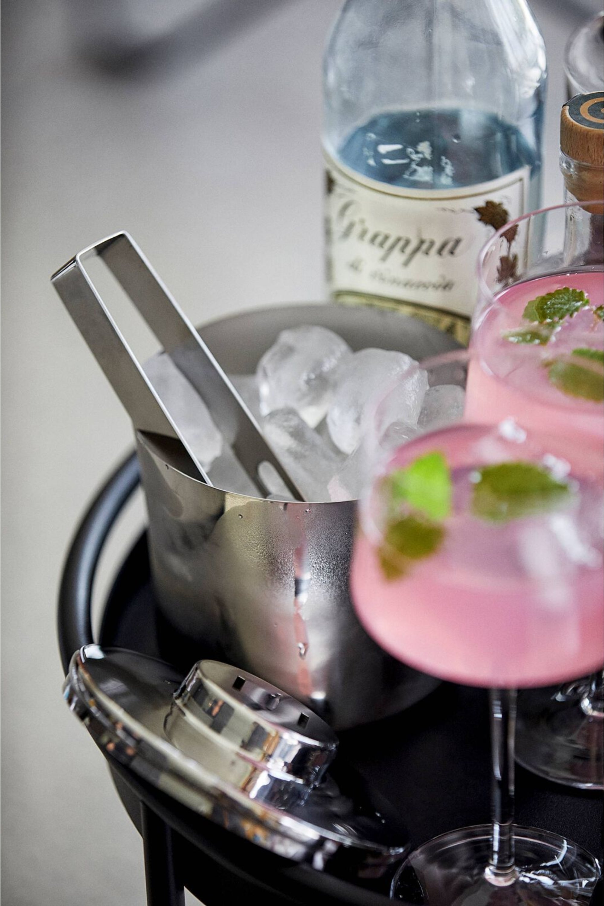 Zone rocks ice bucket