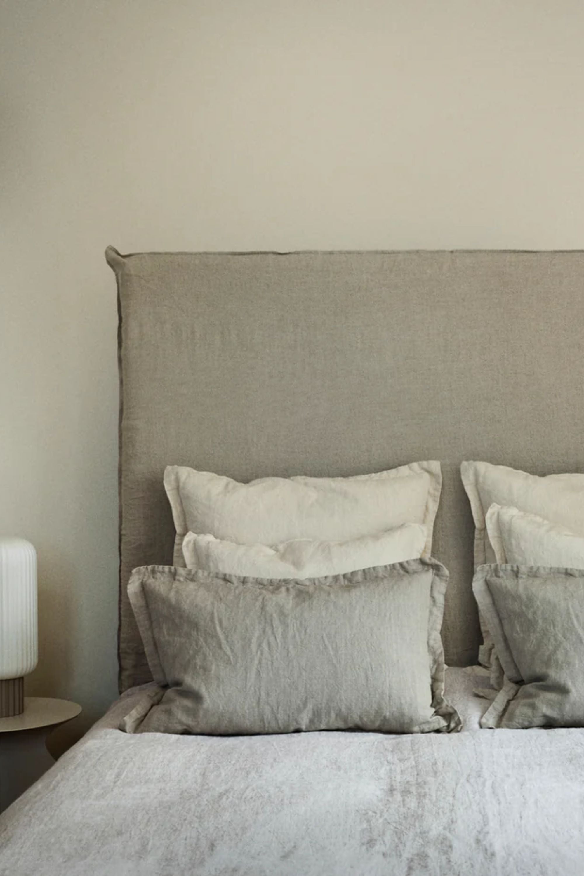 Linn Cushion dove grey 40x60 cm