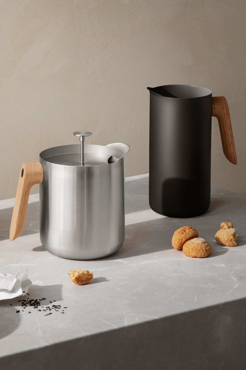 Nordic kitchen jug black 1,4 l | Eva Solo | Home of Solinfo