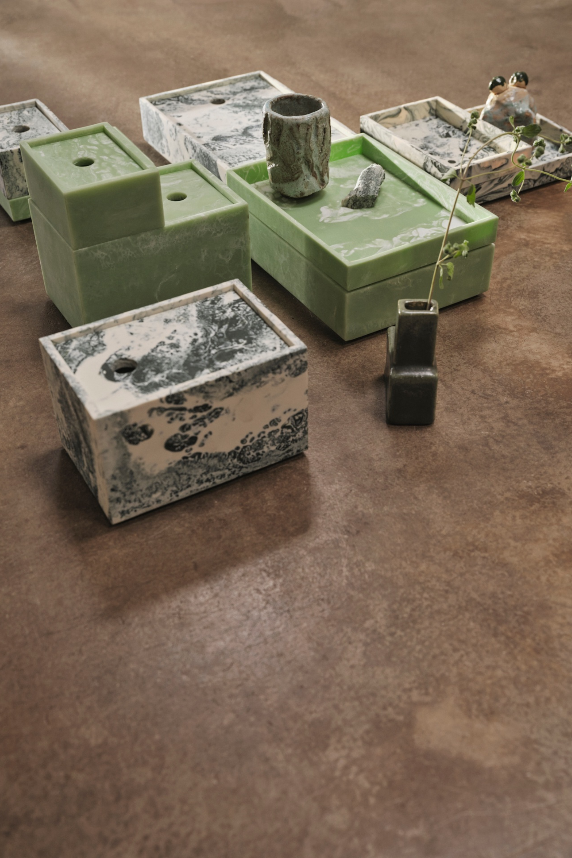 Mist törtfehér-smaragdszínű tálca, 15x20