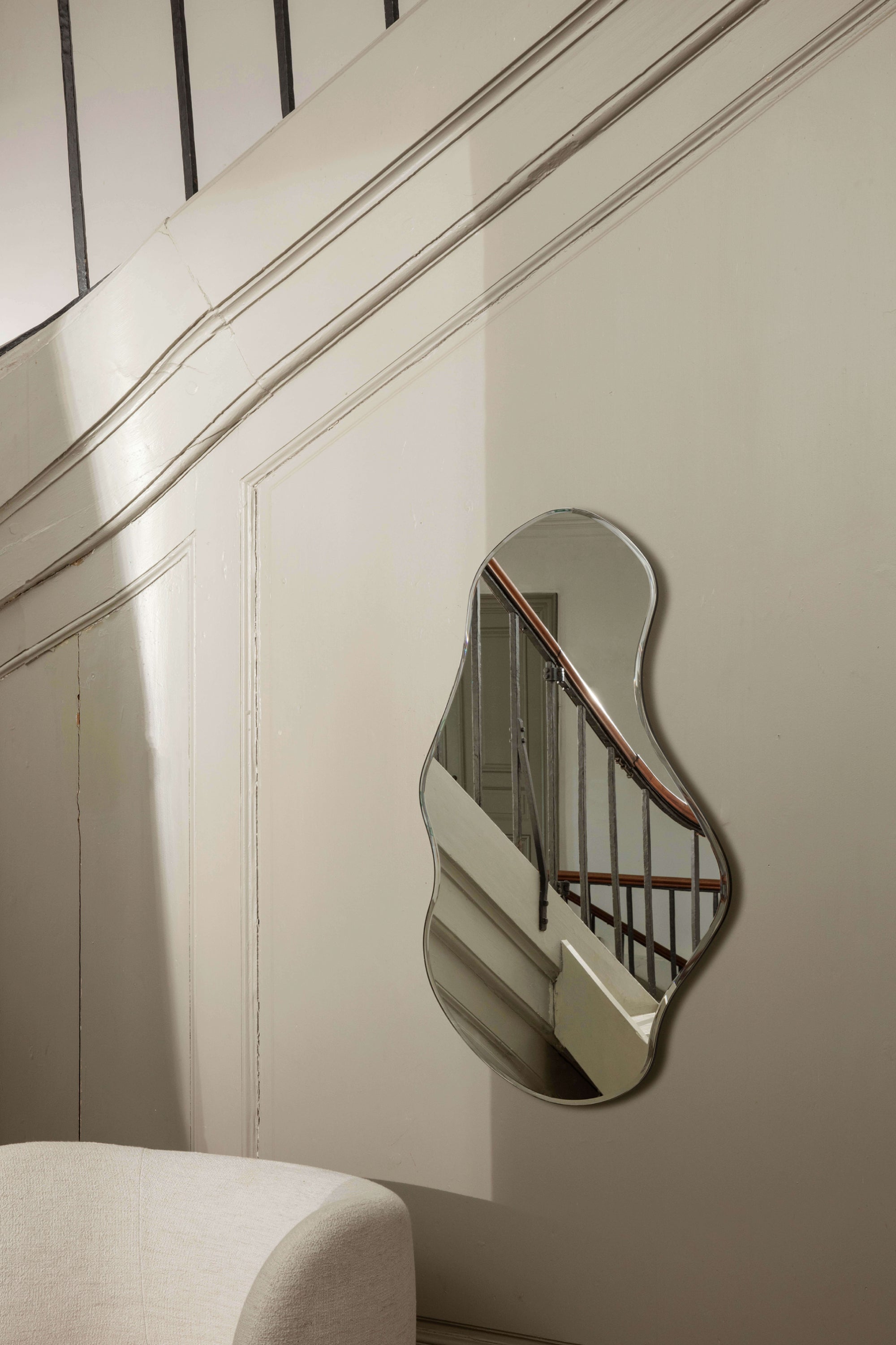 Pond Mirror Large dark chrome