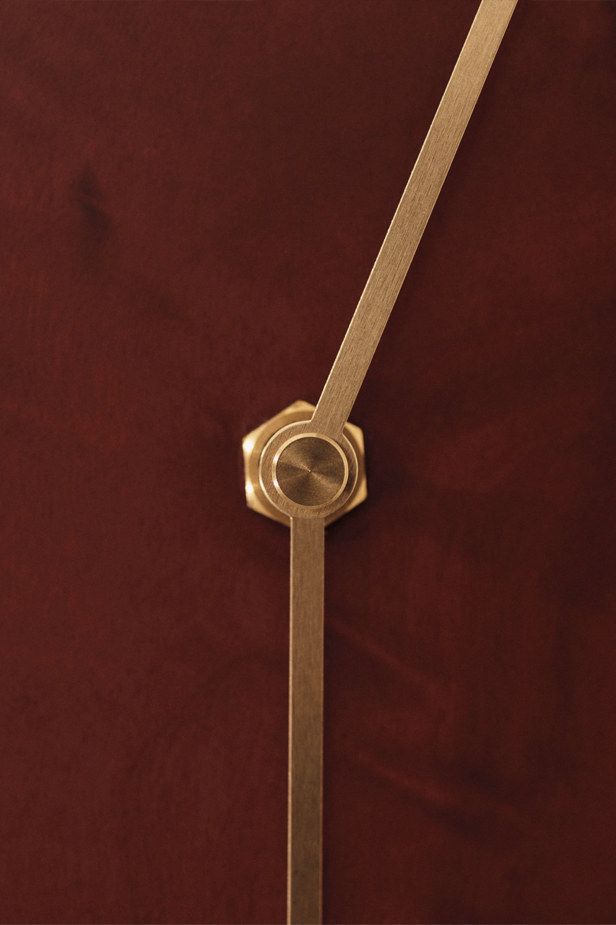 Melt sötét gyökérfa óra