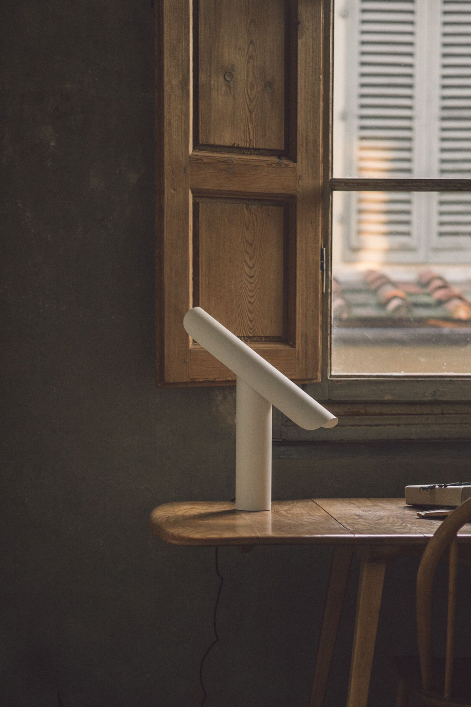 T-Lamp white table lamp