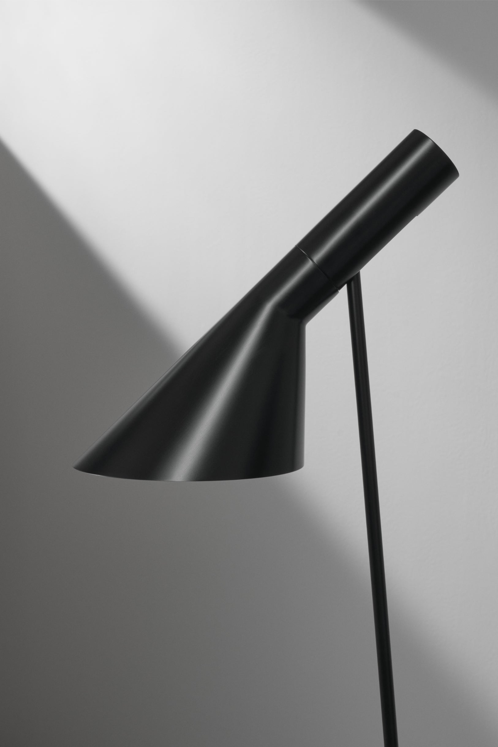 AJ Black Floor Lamp | Louis Poulsen | Home of Solinfo
