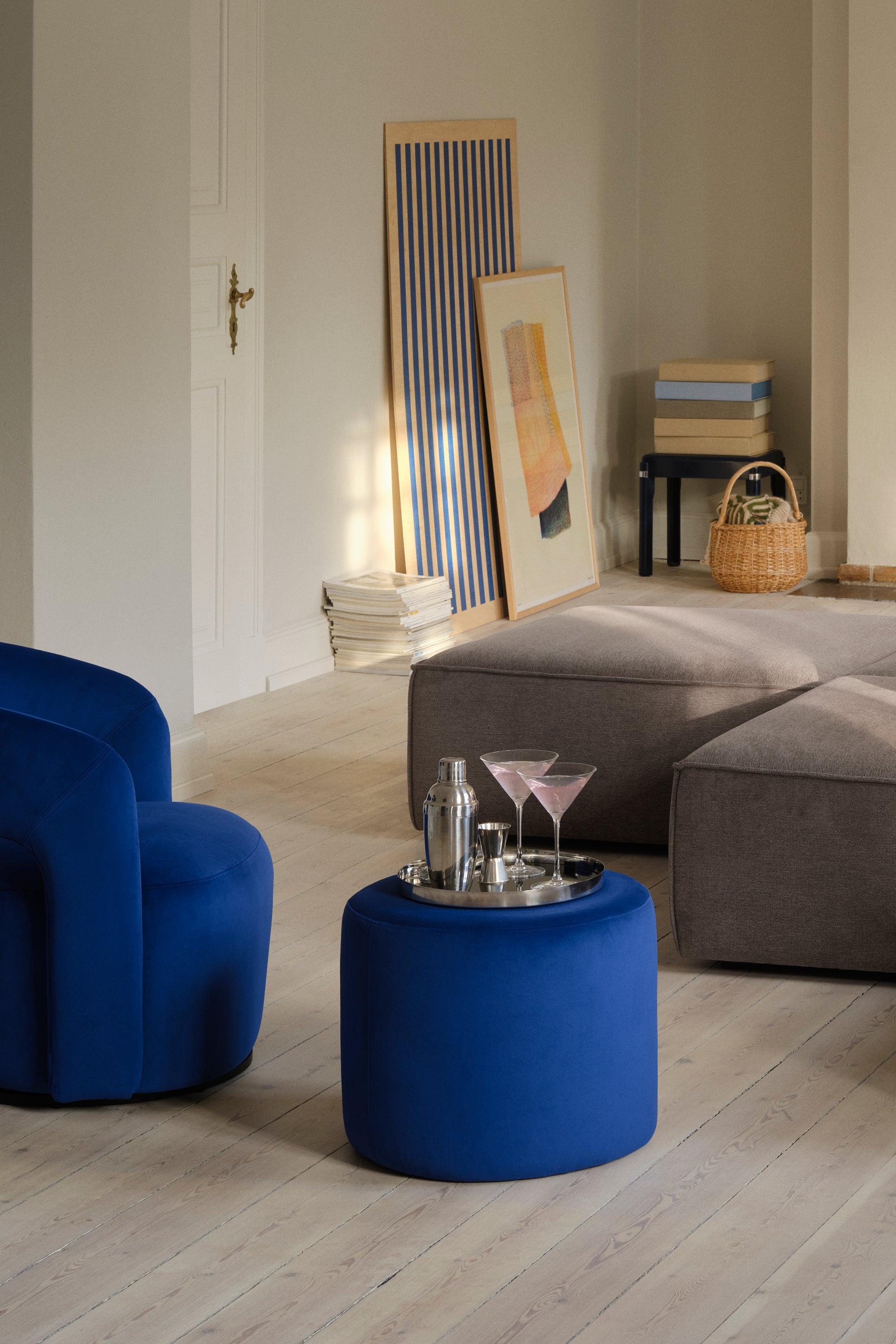 No. 7 Velour Lux Blue puff